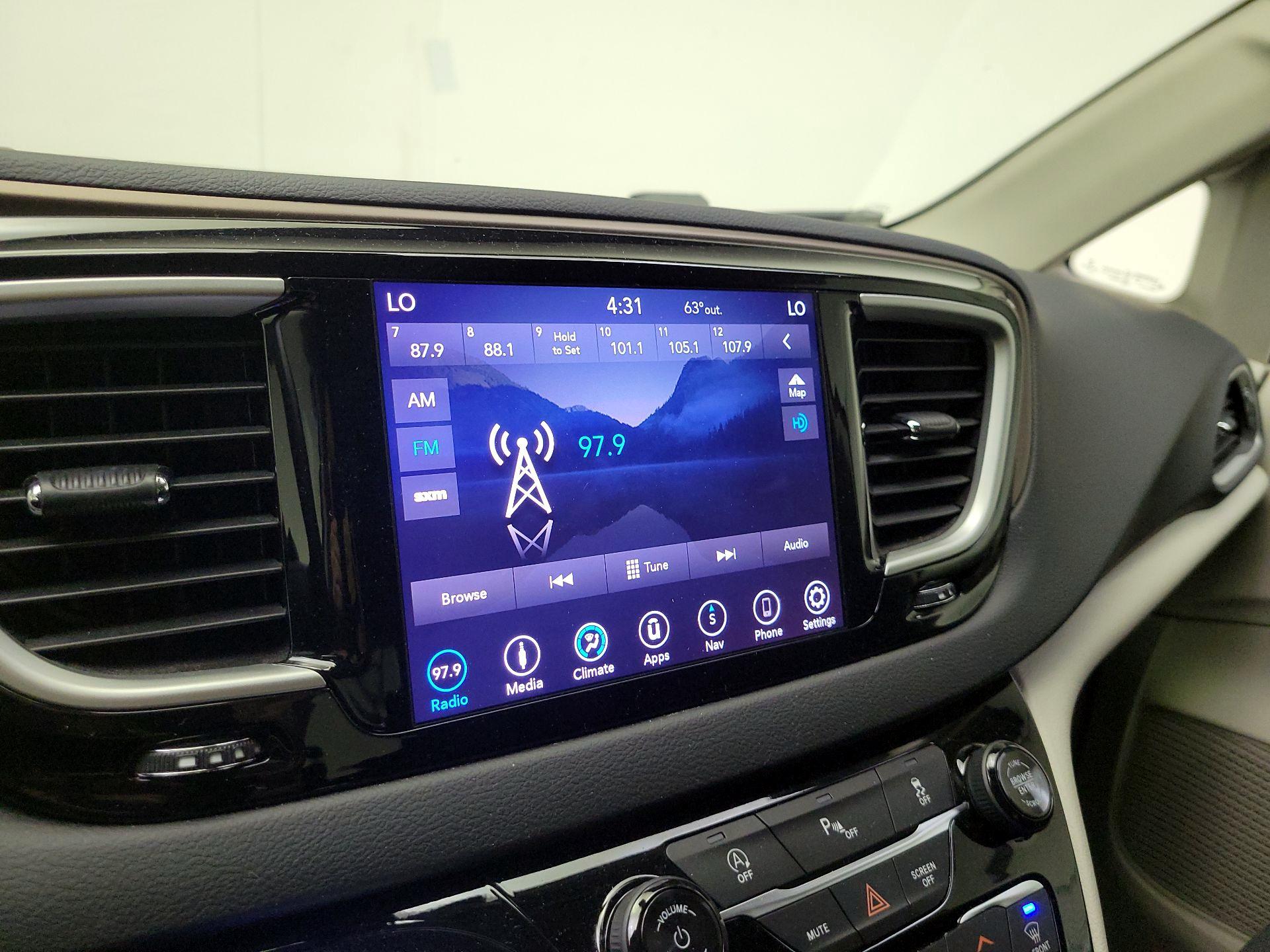 Thumbnail: 2018 Chrysler Pacifica - 16