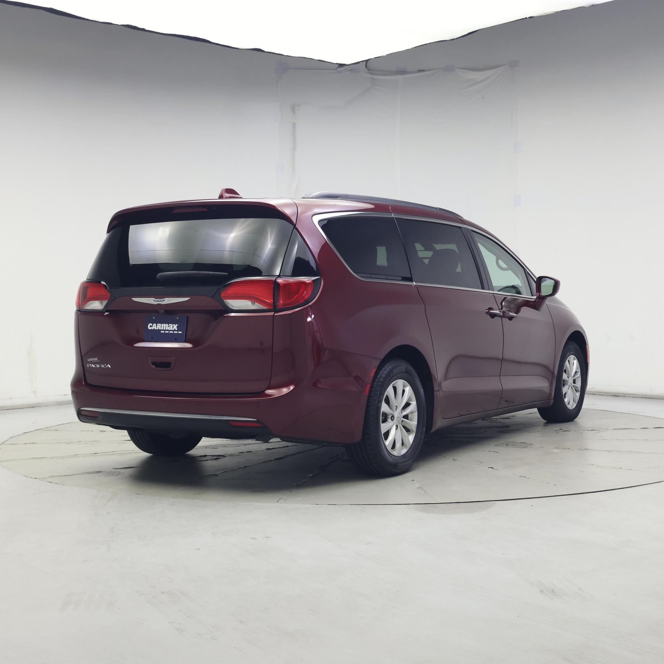Thumbnail: 2018 Chrysler Pacifica - 8