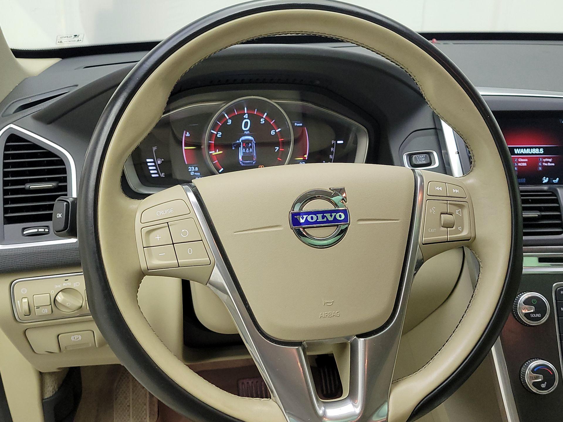 Thumbnail: 2016 Volvo XC60 - 10