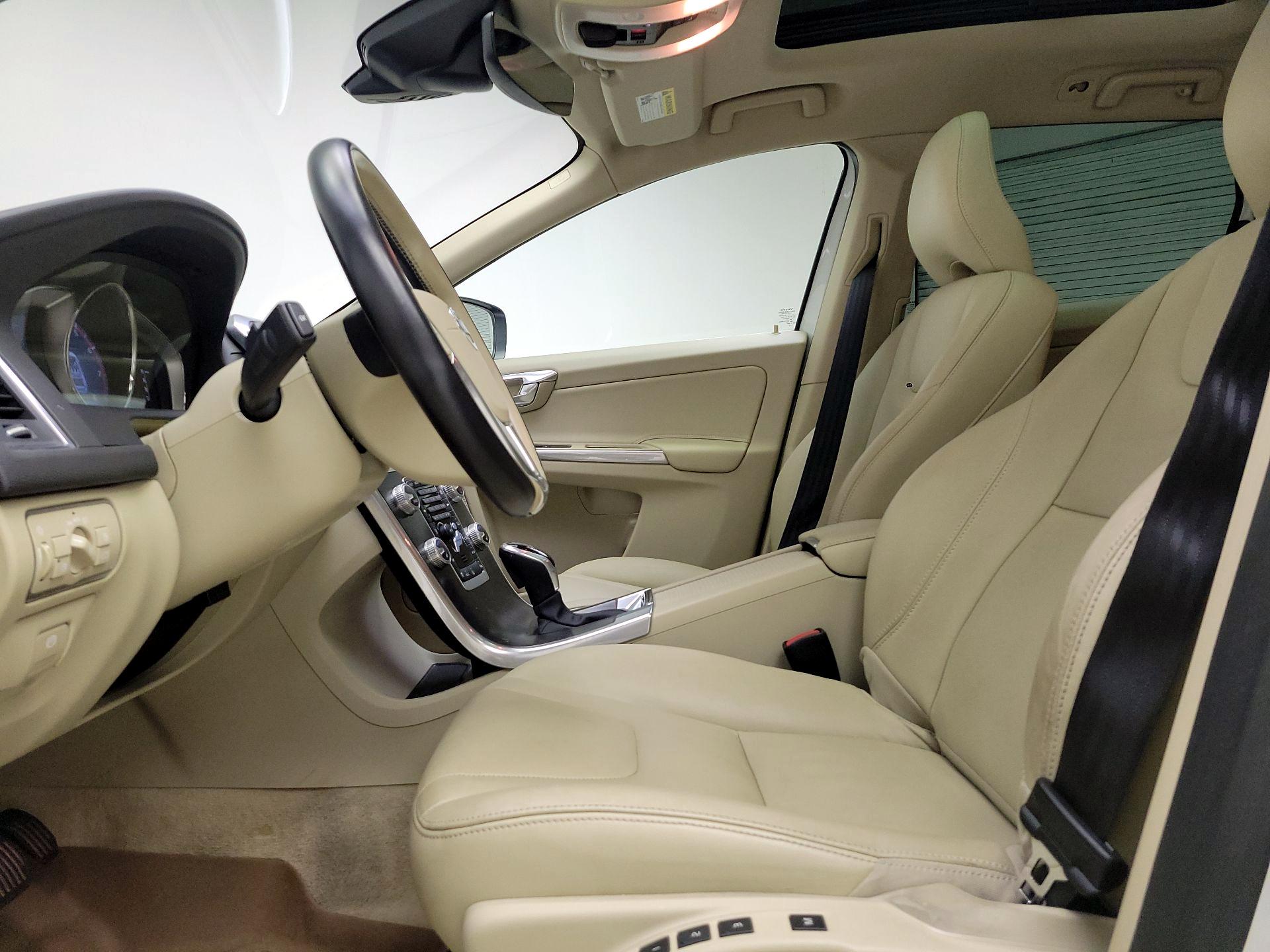 Thumbnail: 2016 Volvo XC60 - 11