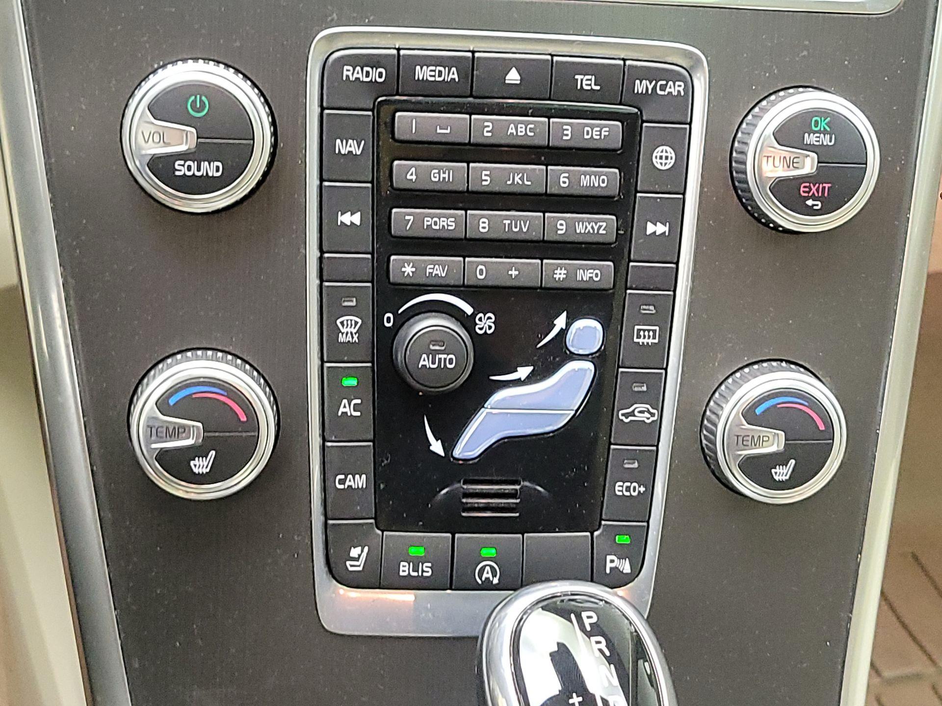 Thumbnail: 2016 Volvo XC60 - 16