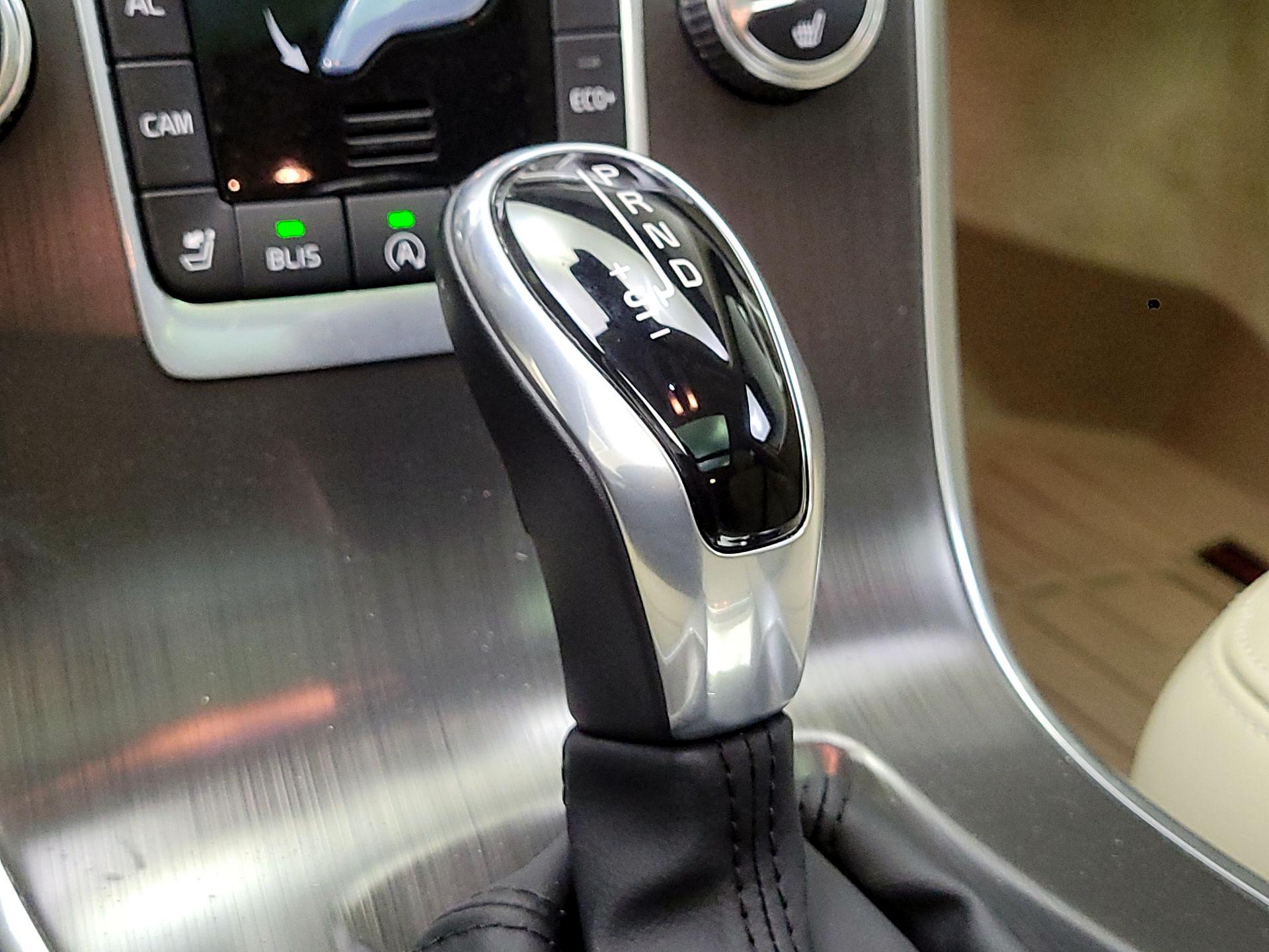 Thumbnail: 2016 Volvo XC60 - 17
