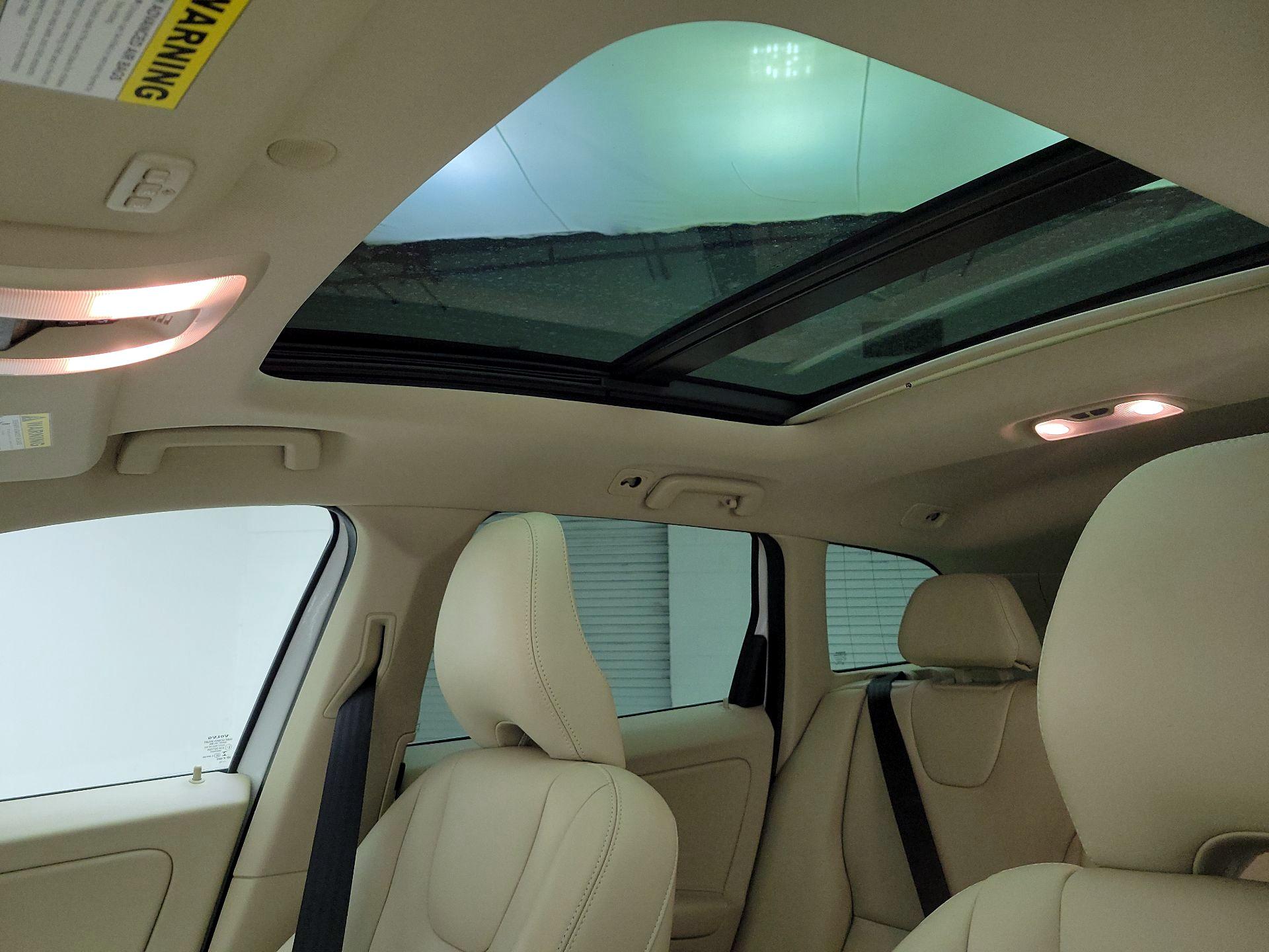 Thumbnail: 2016 Volvo XC60 - 19
