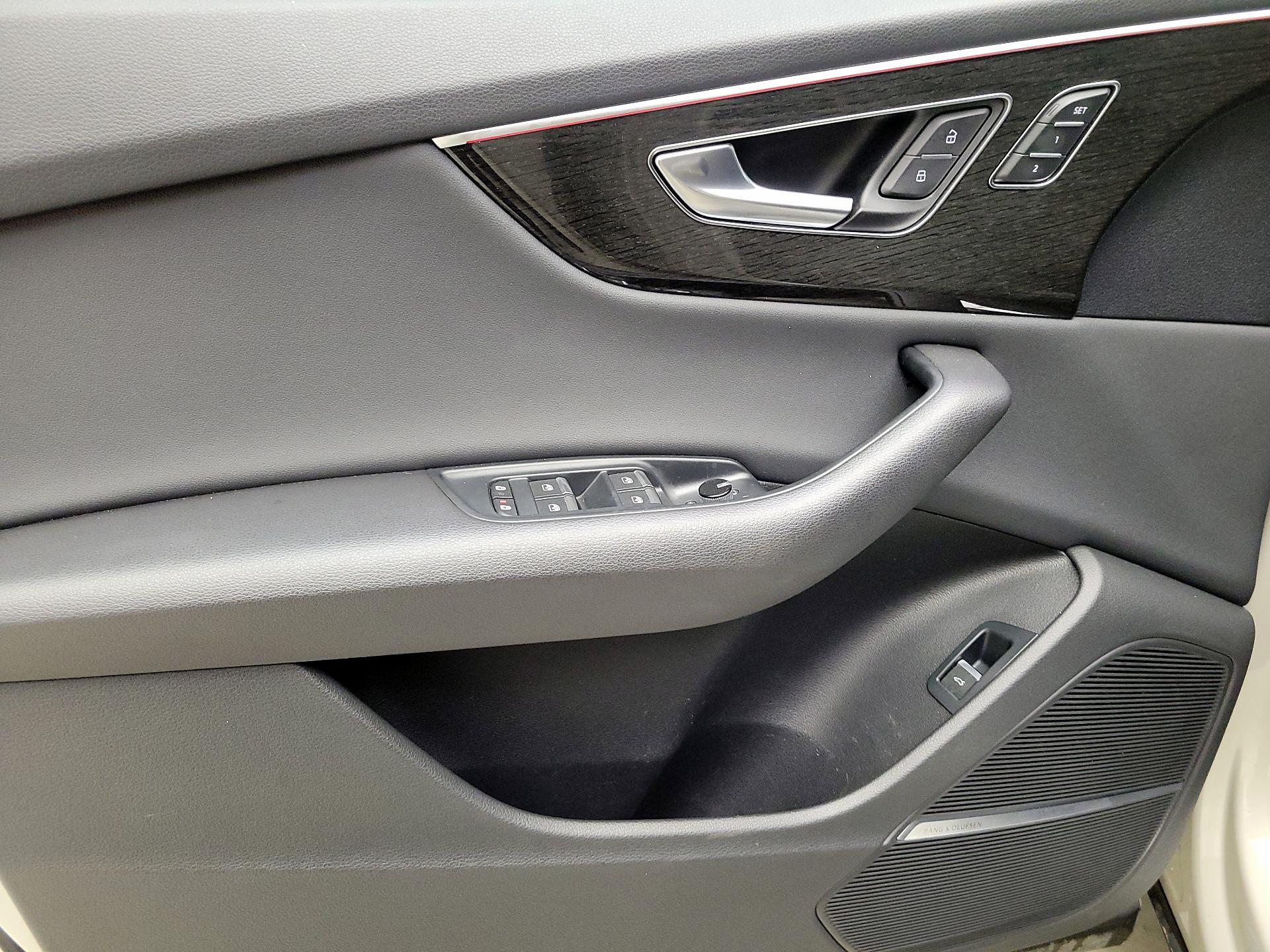 Thumbnail: 2020 Audi Q8 - 12