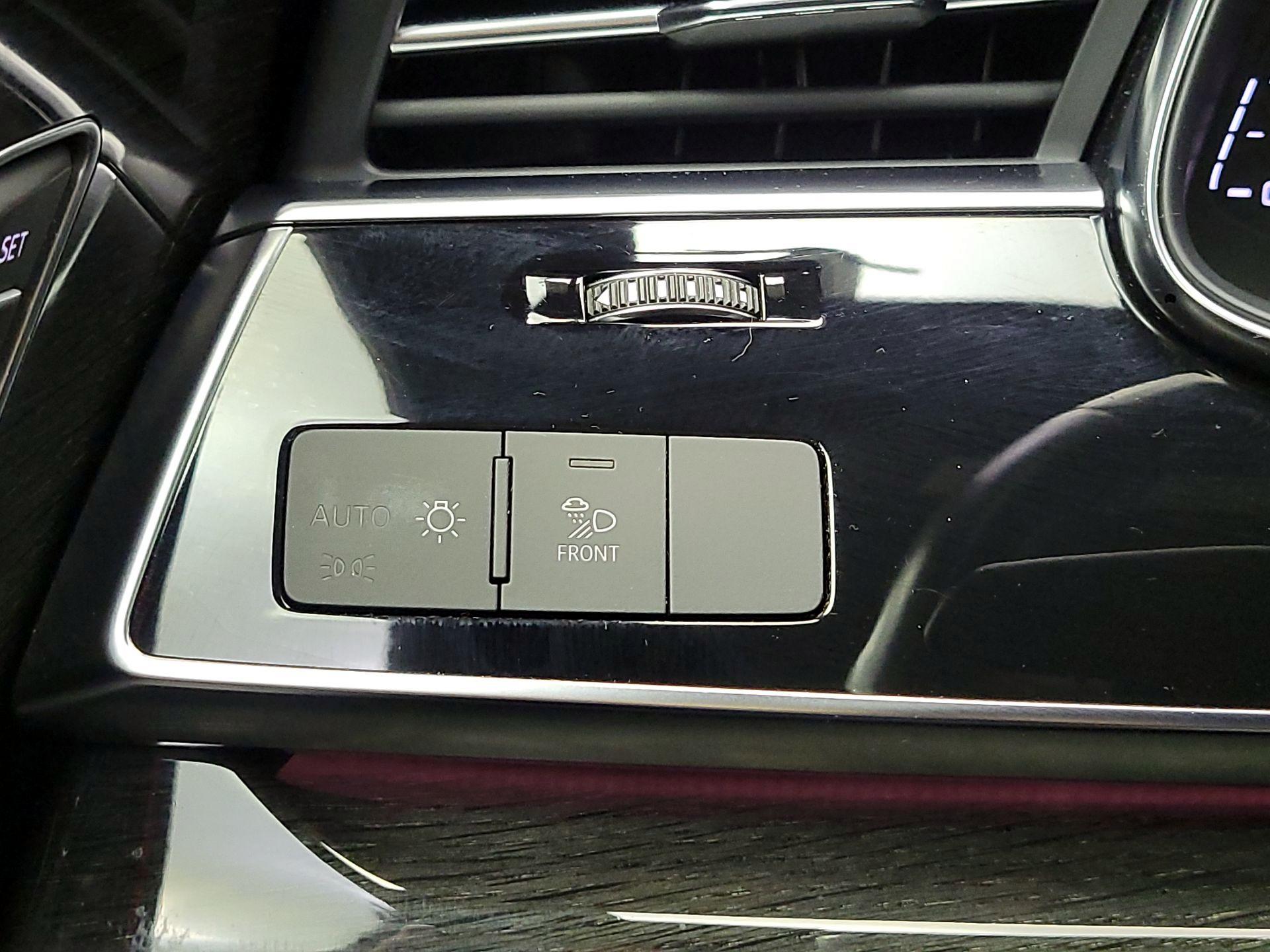 Thumbnail: 2020 Audi Q8 - 13