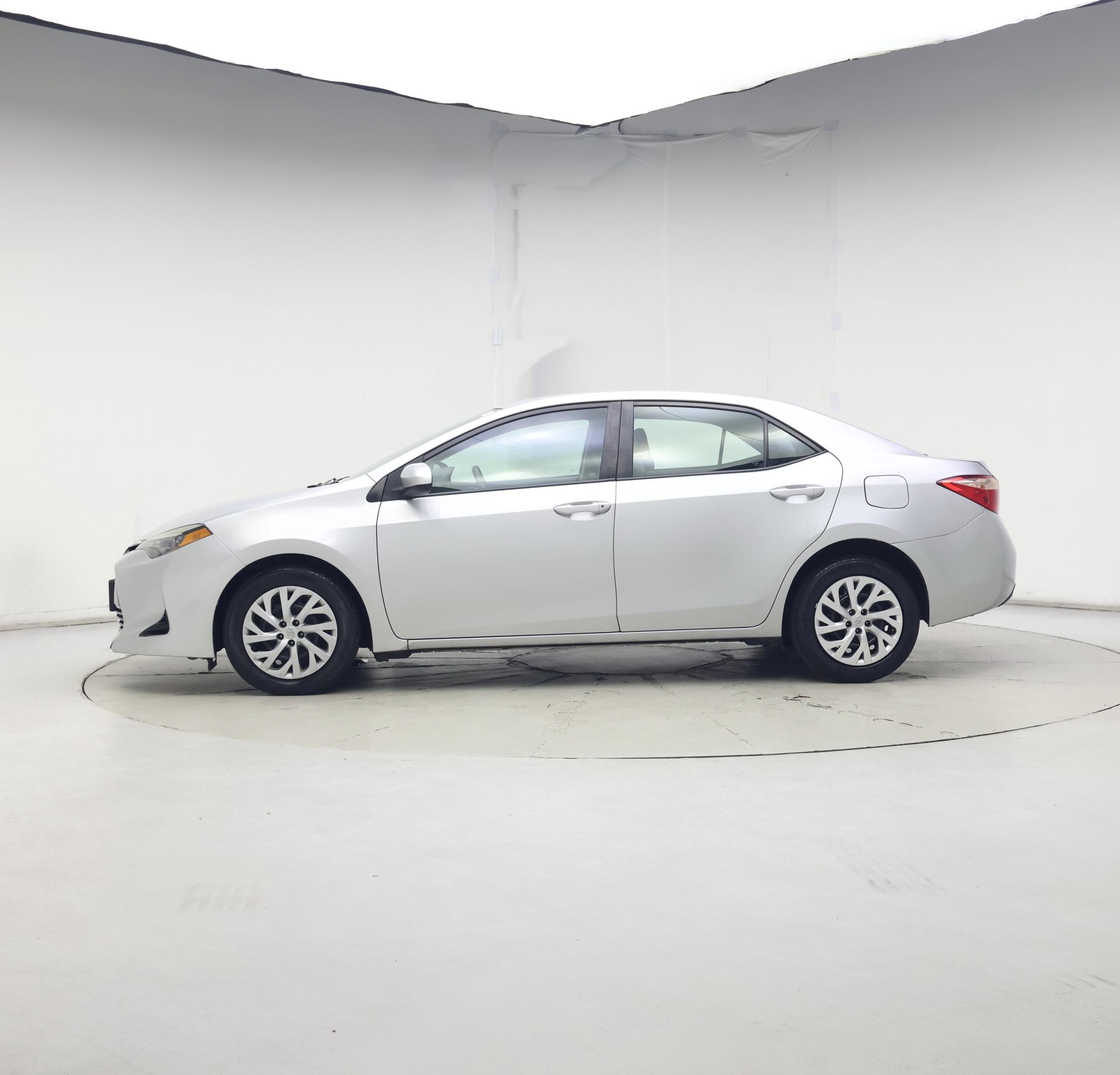 Thumbnail: 2018 Toyota Corolla - 3