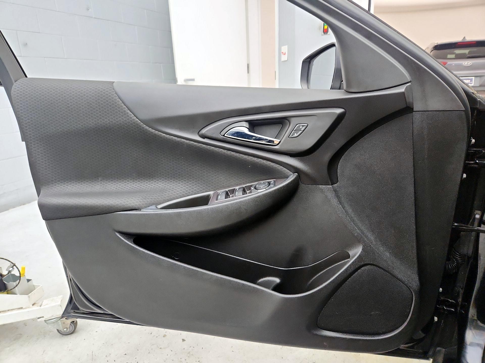 Thumbnail: 2020 Chevrolet Malibu - 12