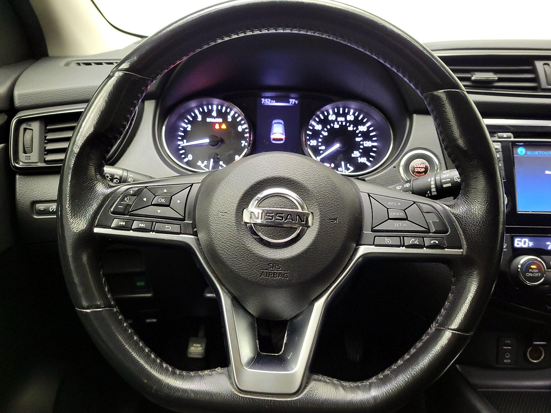 Thumbnail: 2017 Nissan Rogue Sport - 10