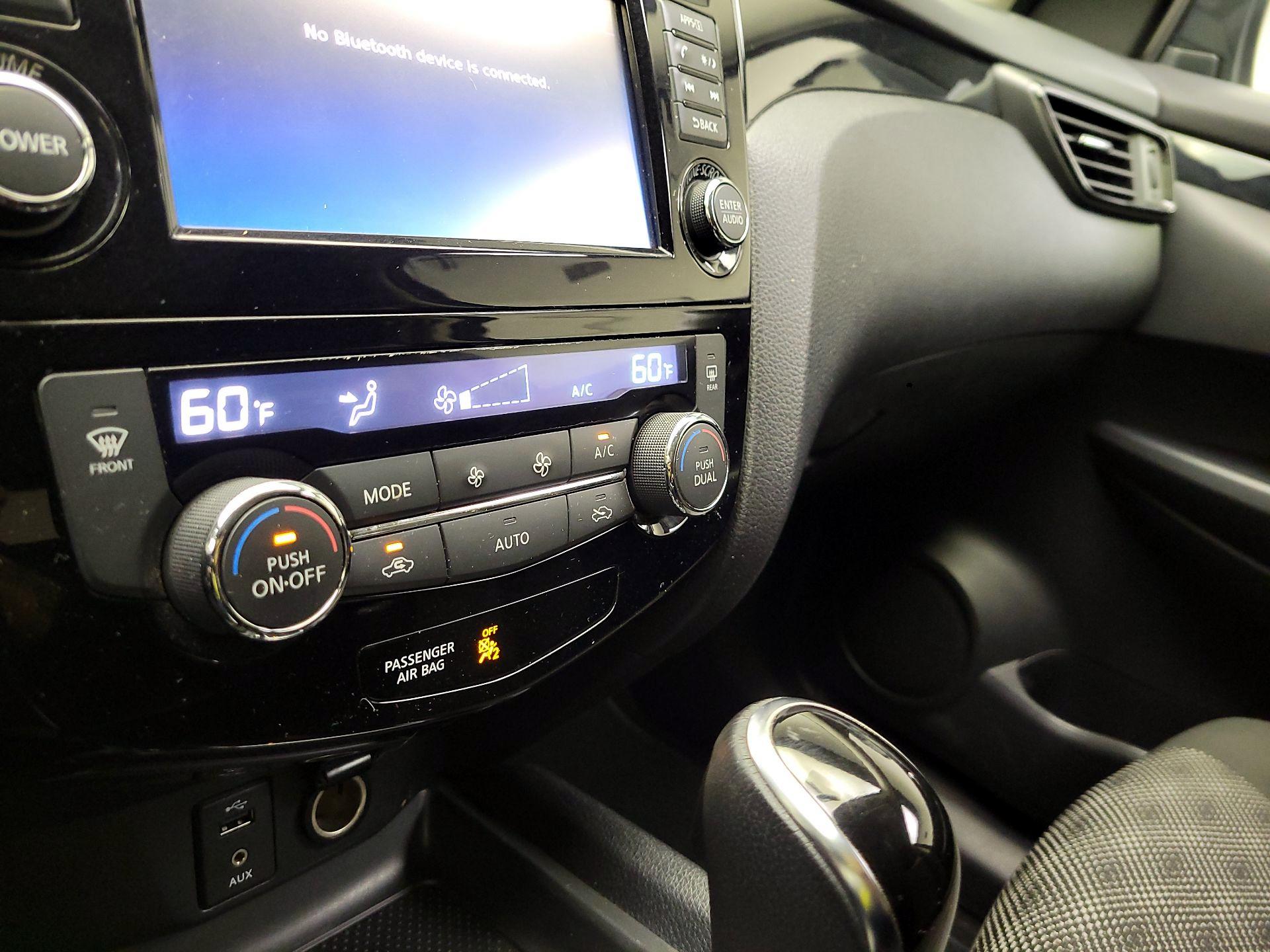 Thumbnail: 2017 Nissan Rogue Sport - 17