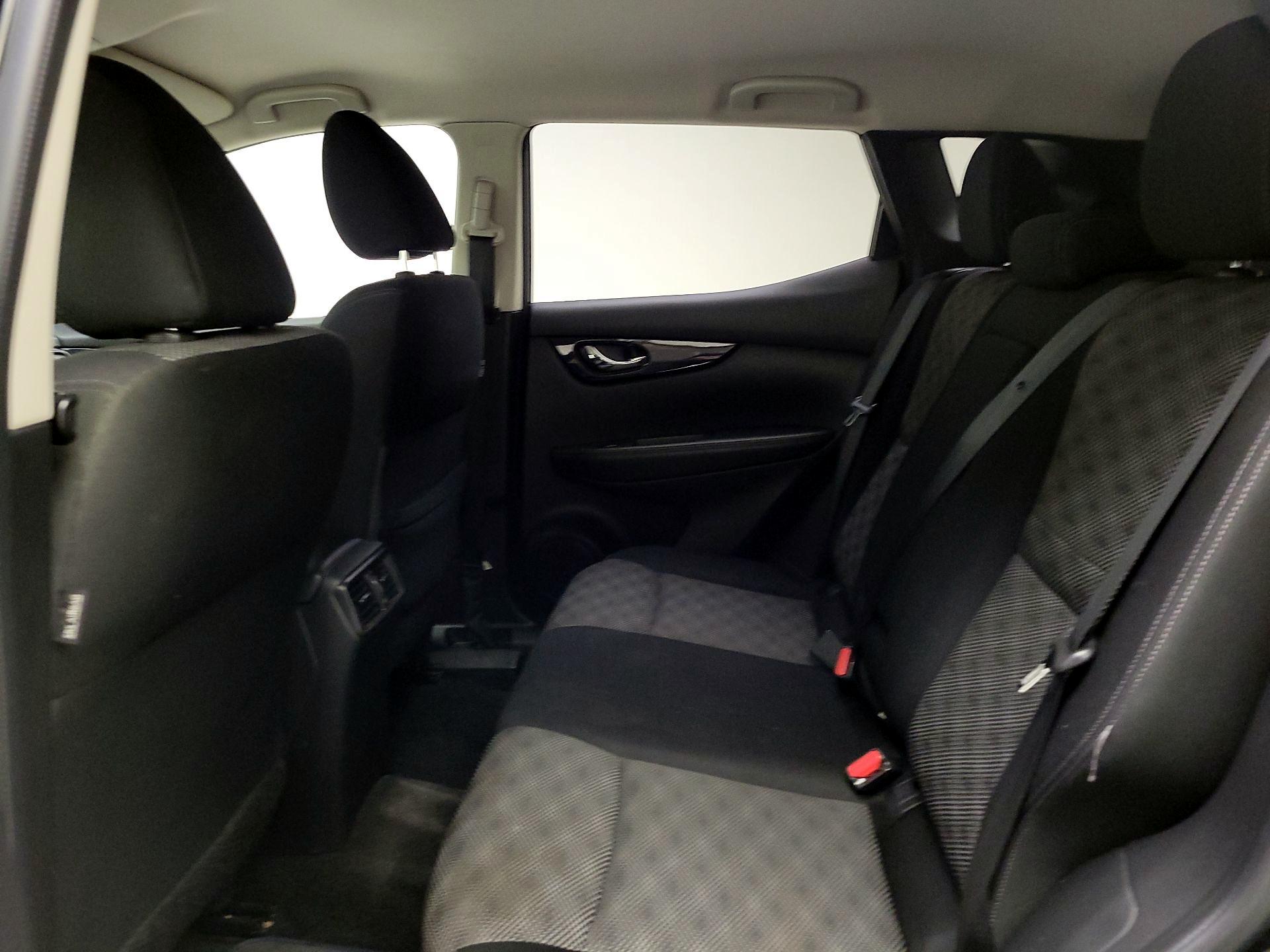 Thumbnail: 2017 Nissan Rogue Sport - 20