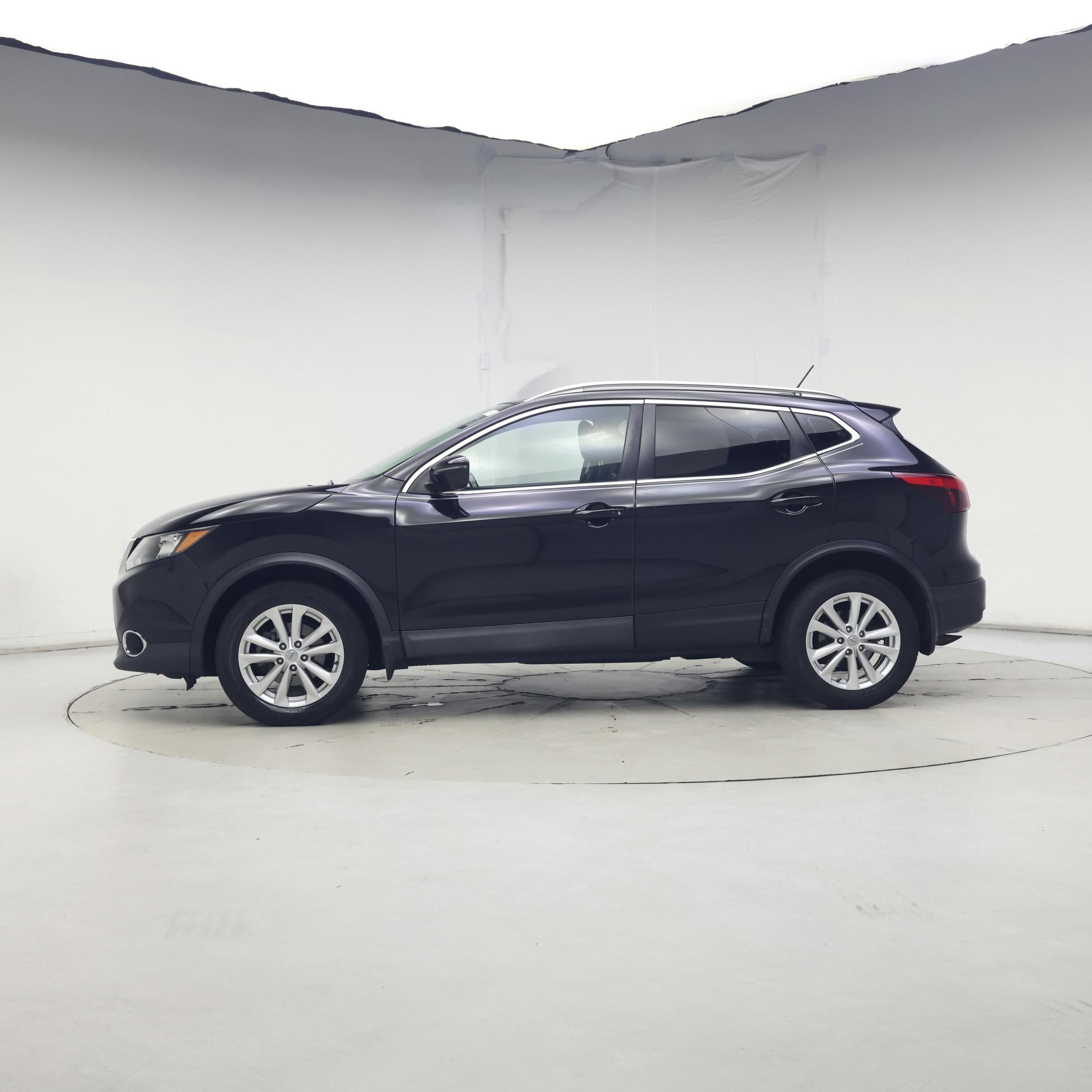 Thumbnail: 2017 Nissan Rogue Sport - 3
