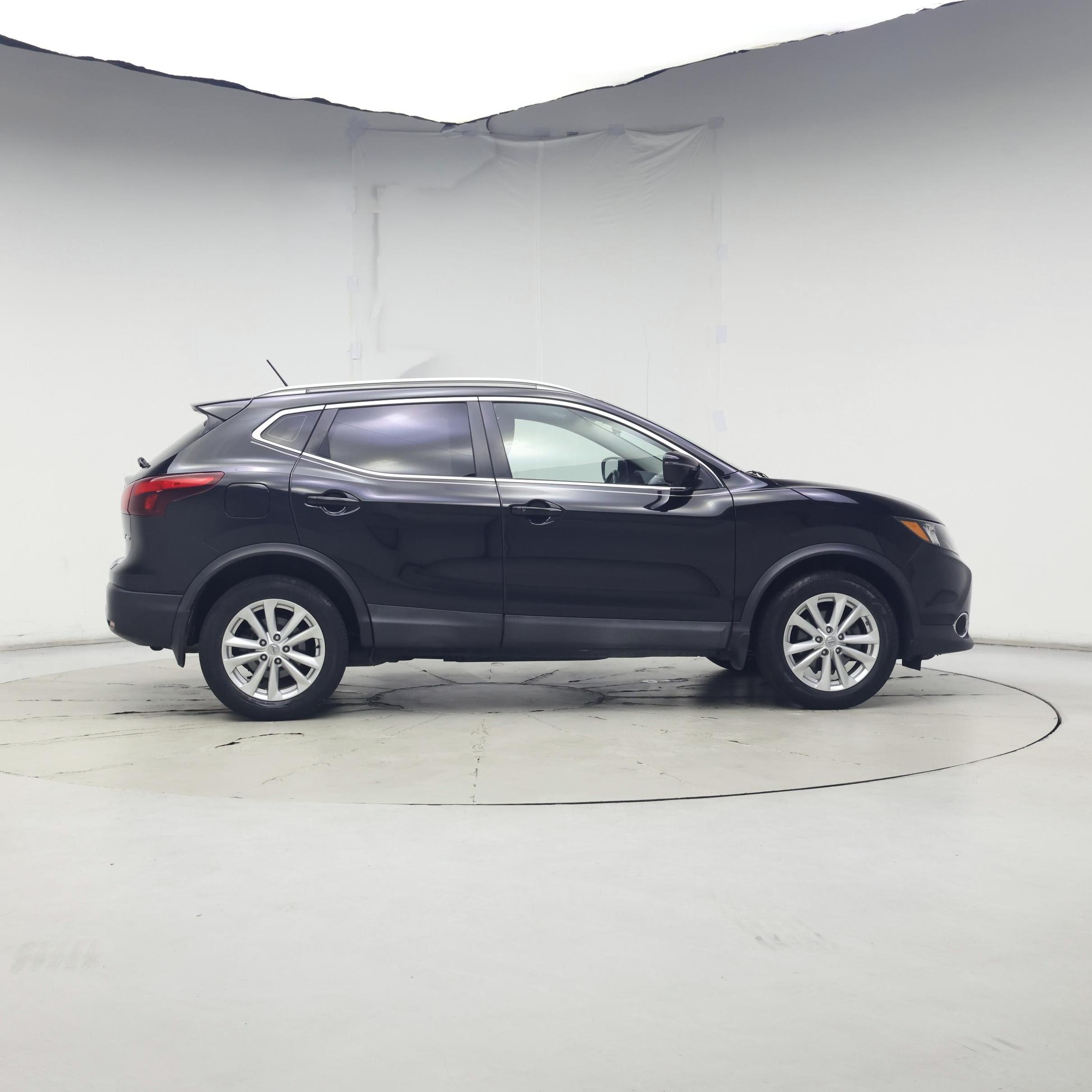 Thumbnail: 2017 Nissan Rogue Sport - 7