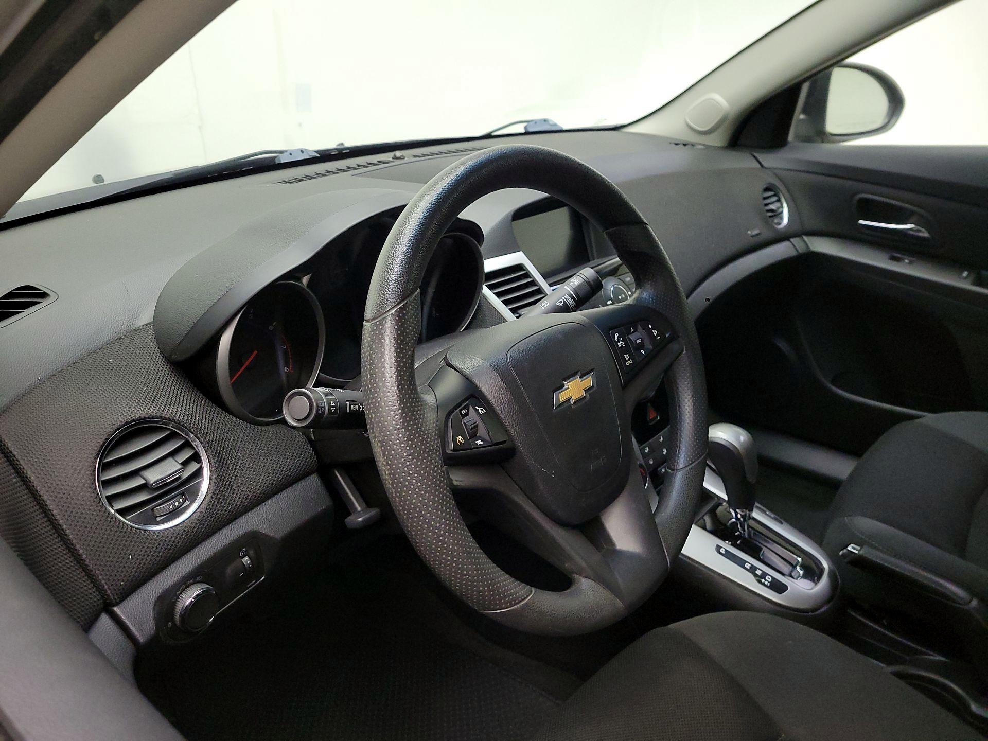 Thumbnail: 2015 Chevrolet Cruze - 9
