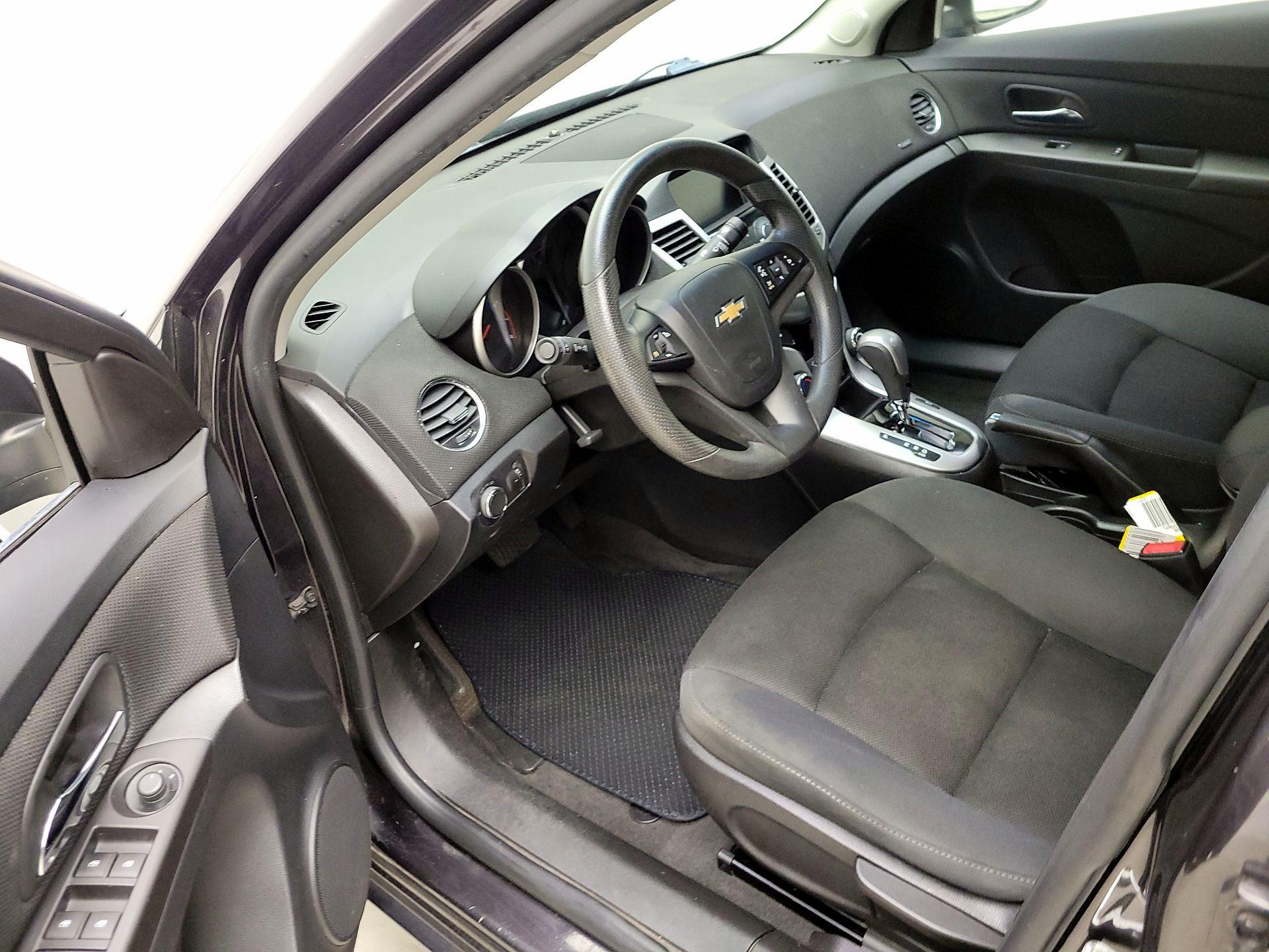 Thumbnail: 2015 Chevrolet Cruze - 11