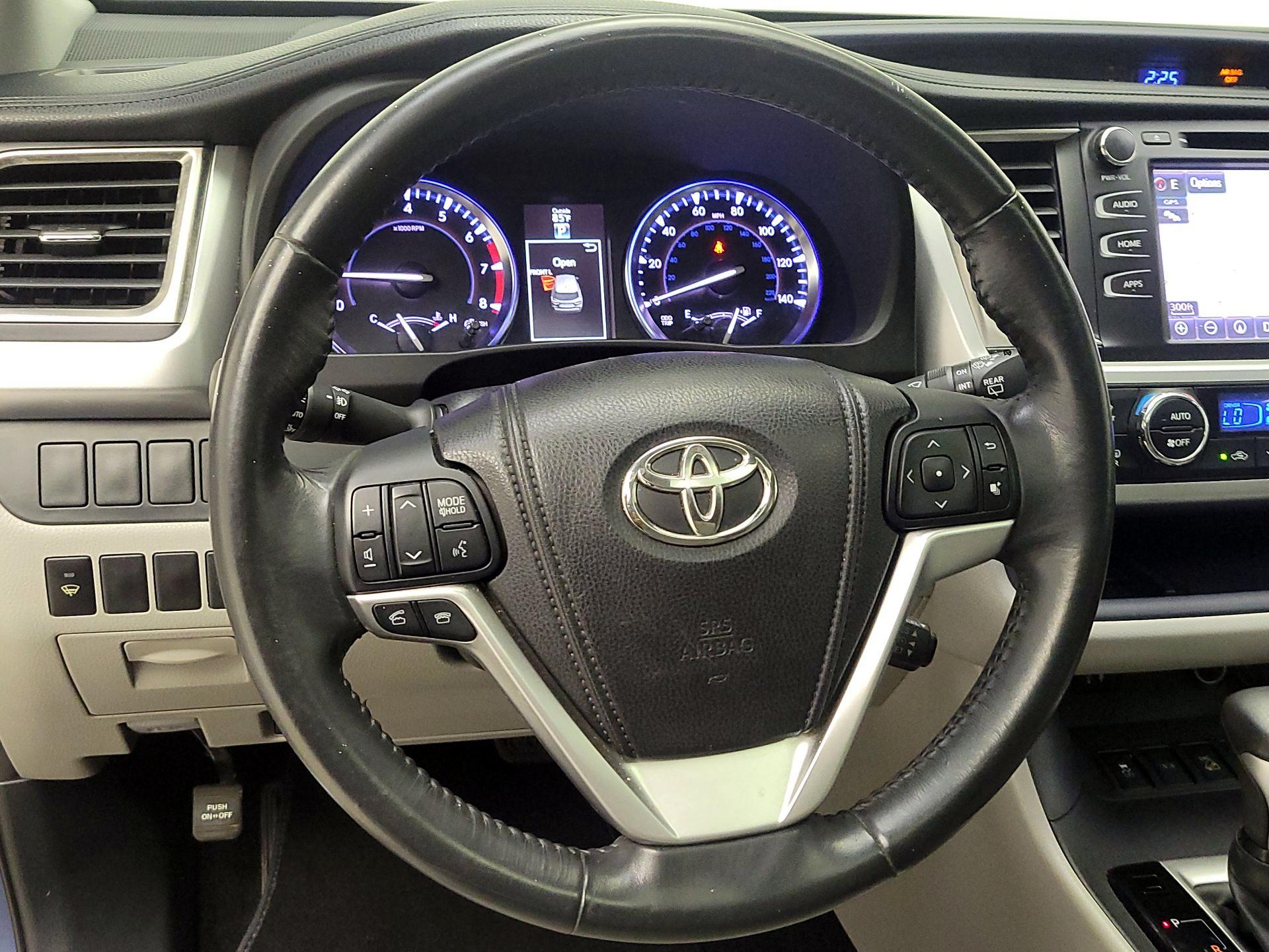 Thumbnail: 2014 Toyota Highlander - 10