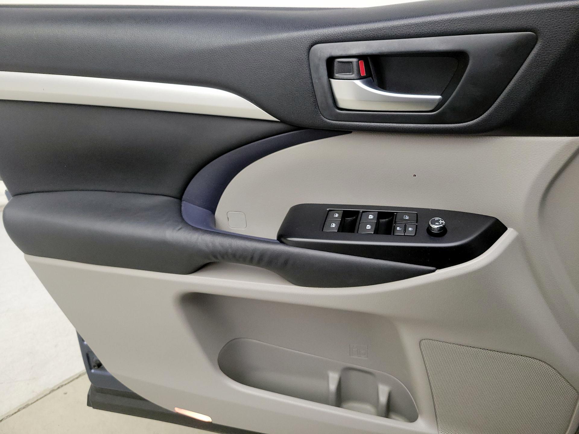 Thumbnail: 2014 Toyota Highlander - 12