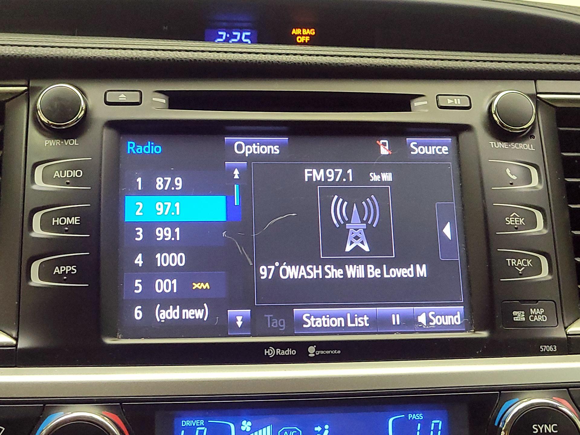 Thumbnail: 2014 Toyota Highlander - 16