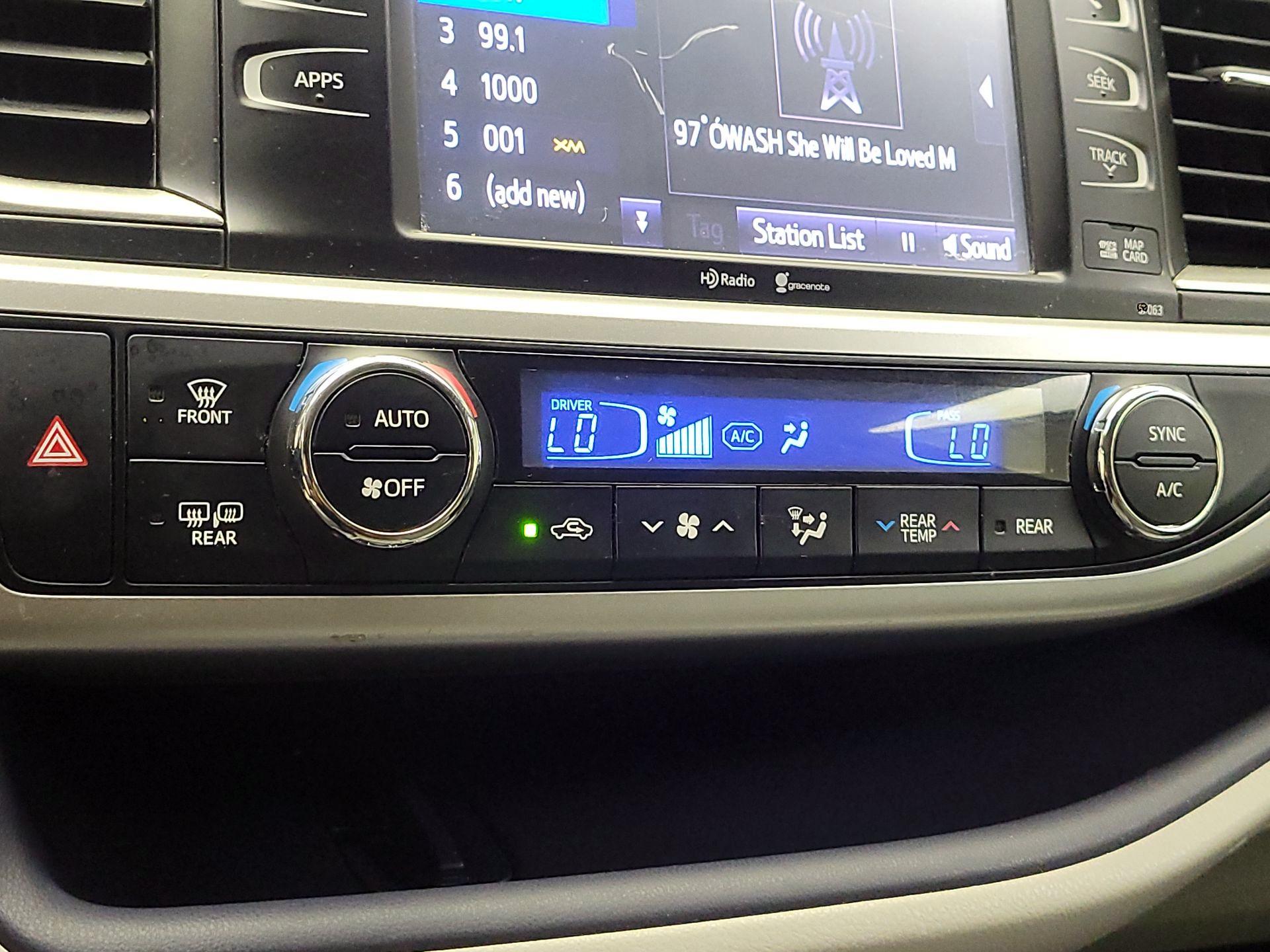 Thumbnail: 2014 Toyota Highlander - 17