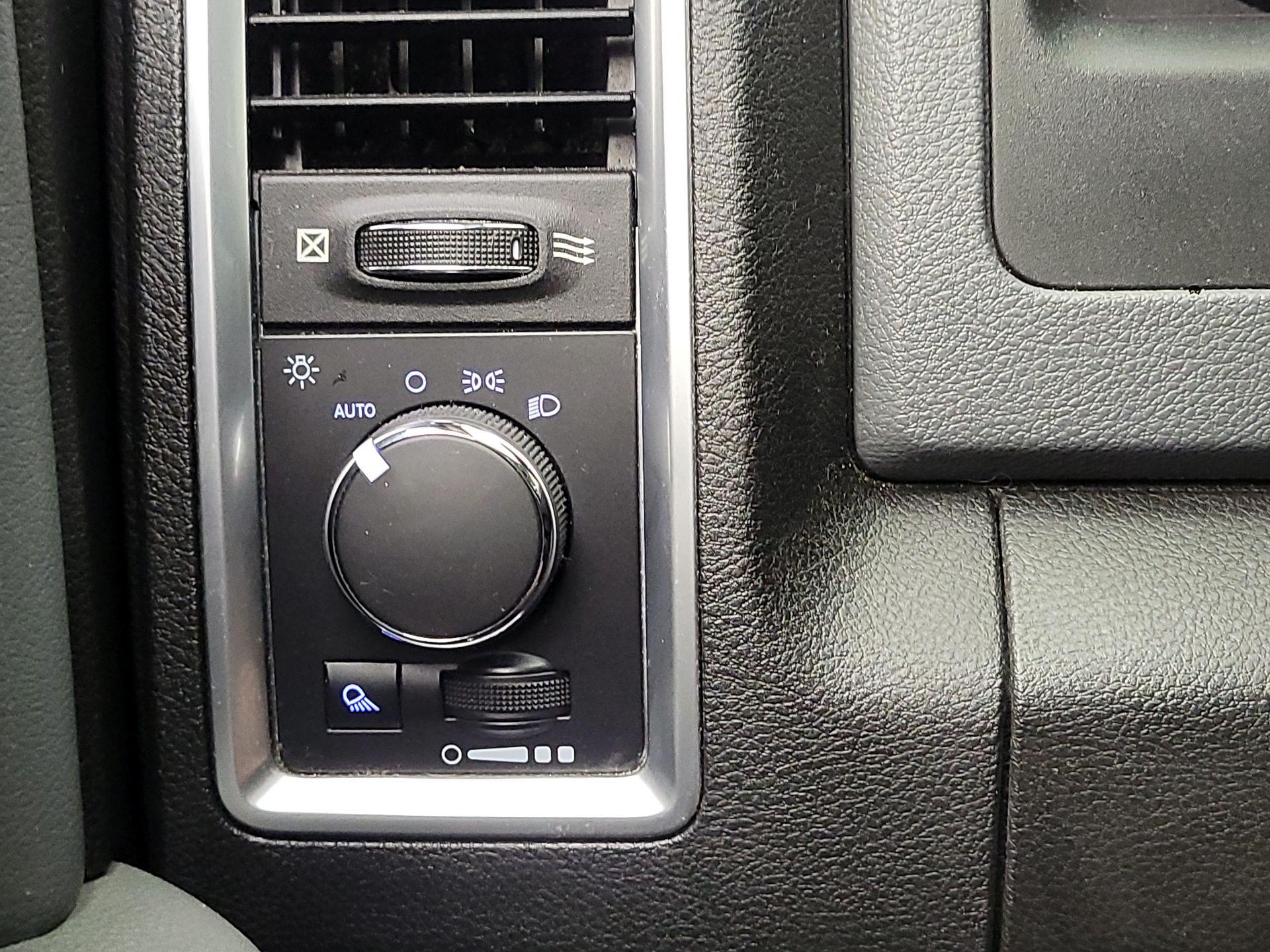 Thumbnail: 2019 RAM 1500 Classic - 13