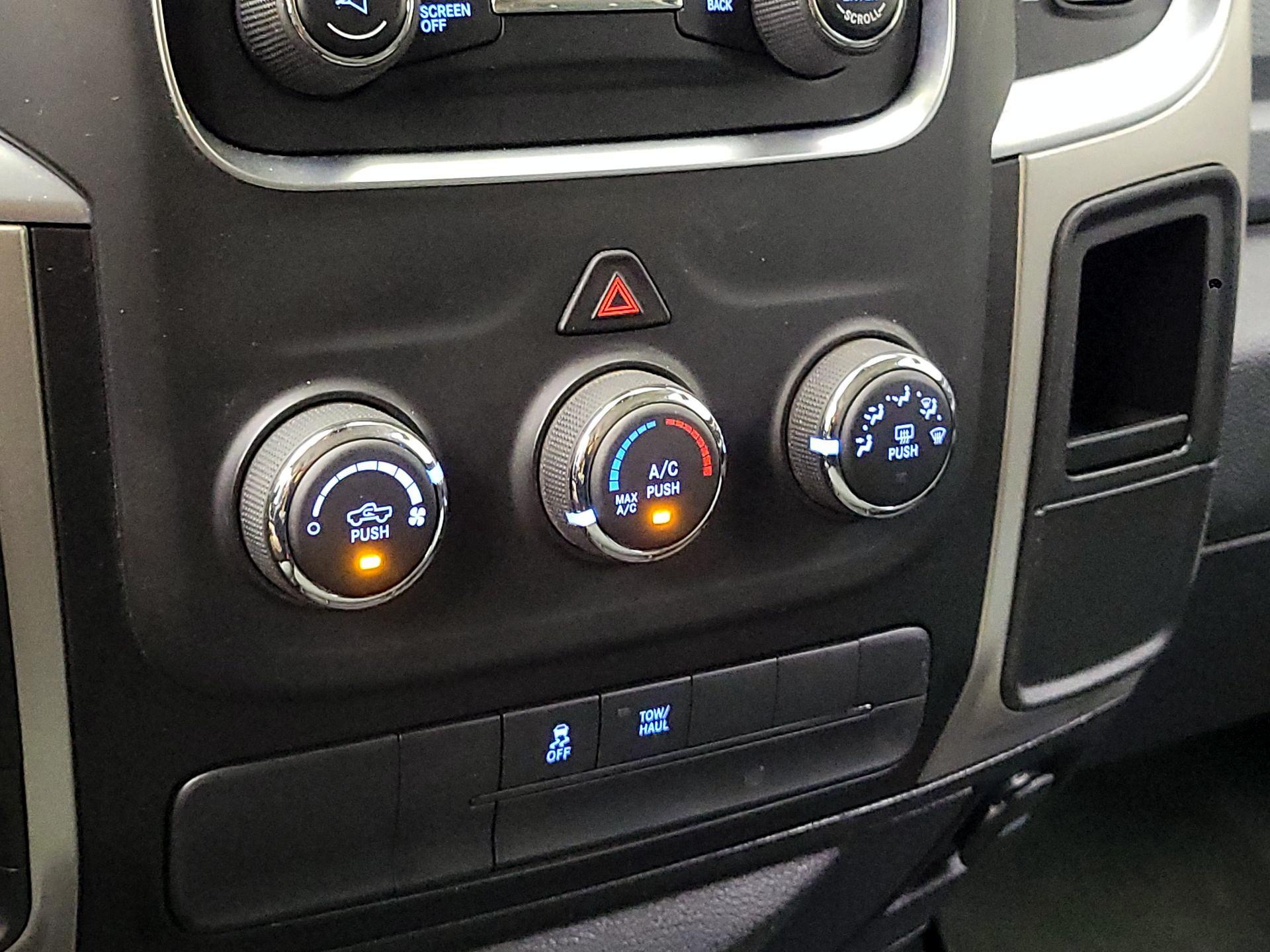 Thumbnail: 2019 RAM 1500 Classic - 15