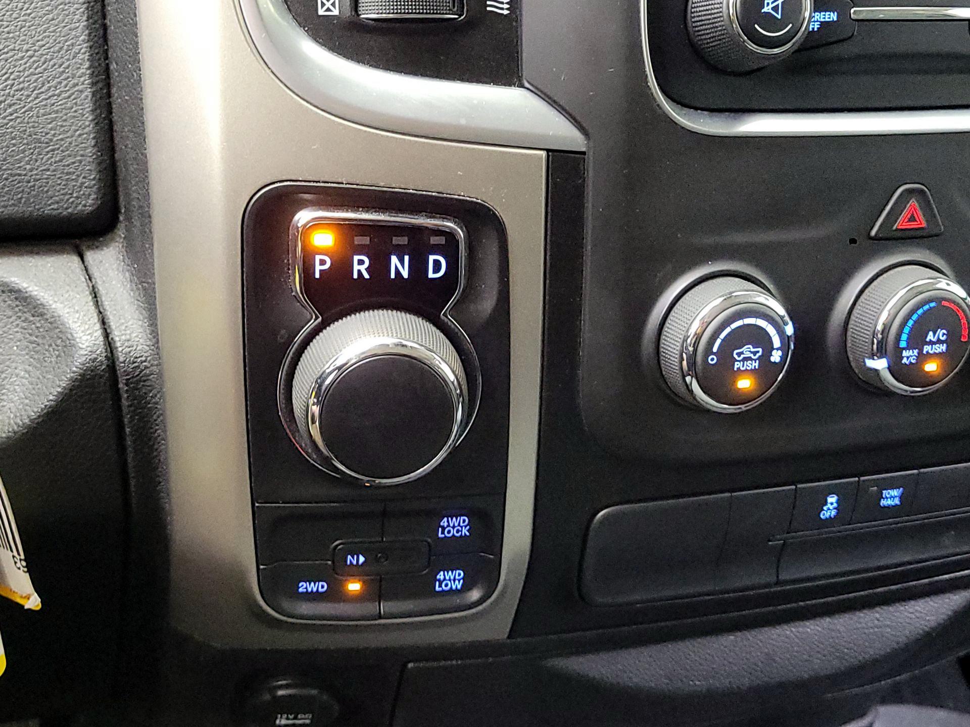 Thumbnail: 2019 RAM 1500 Classic - 16