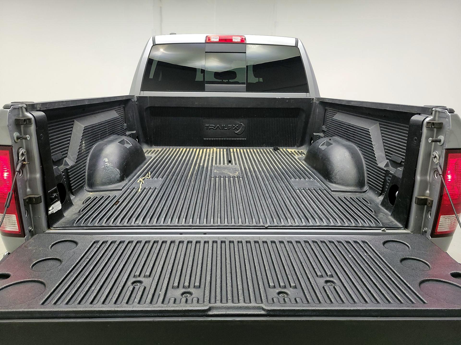 Thumbnail: 2019 RAM 1500 Classic - 19