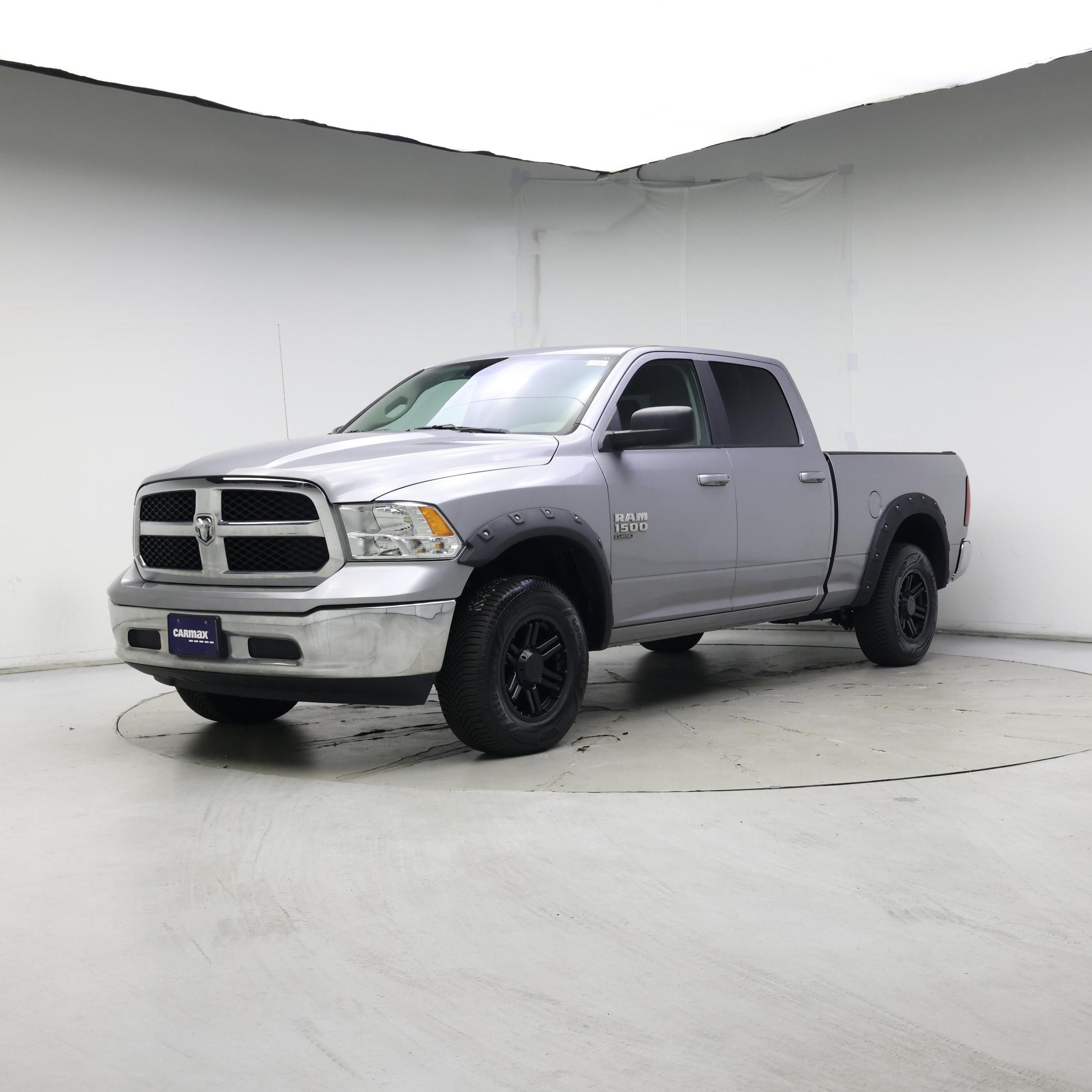 Thumbnail: 2019 RAM 1500 Classic - 4