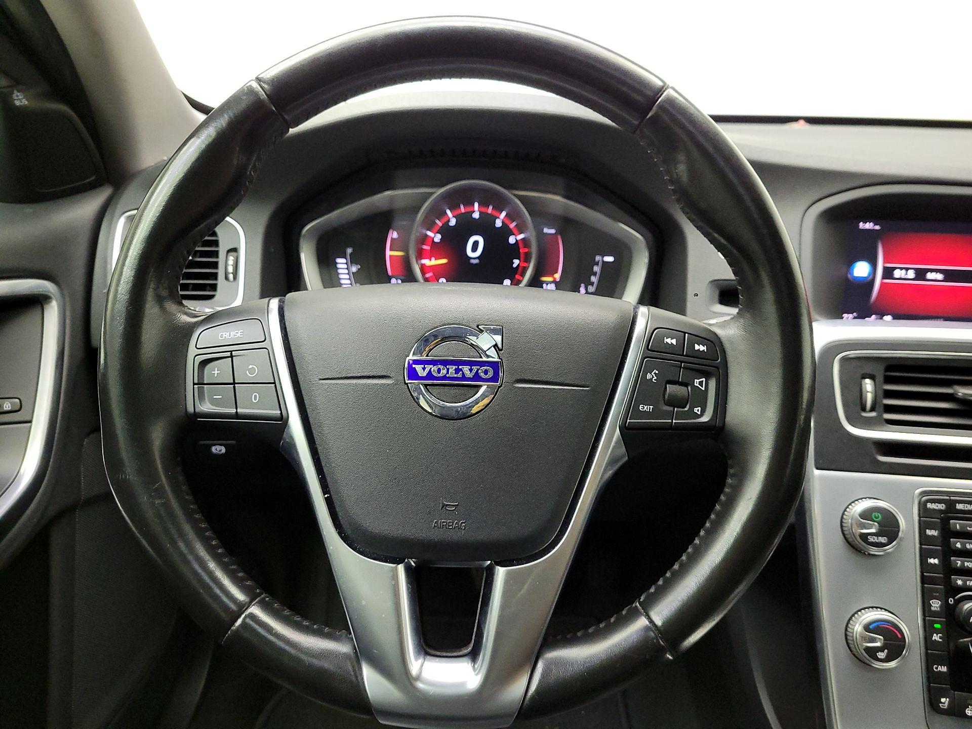 Thumbnail: 2018 Volvo S60 - 10