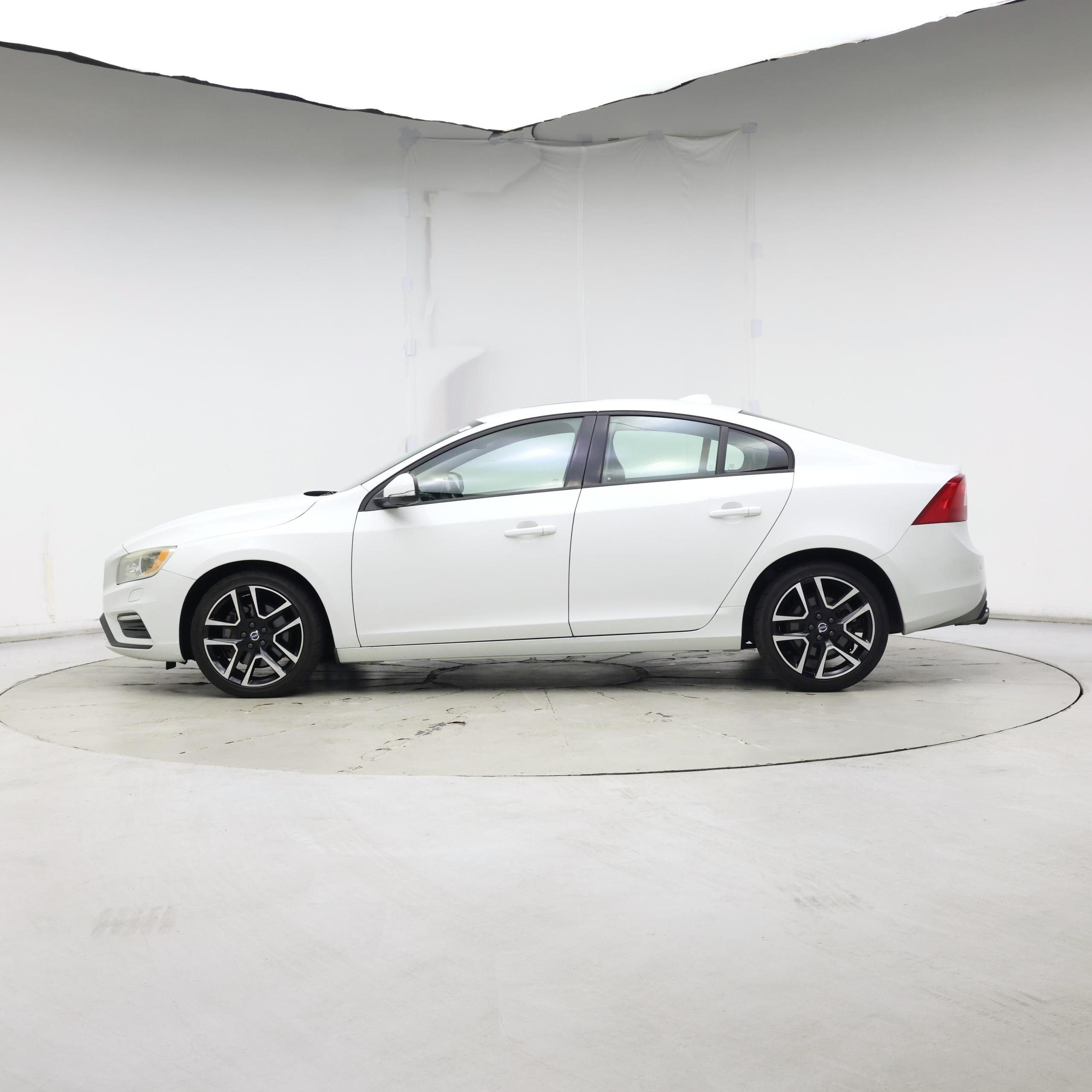 Thumbnail: 2018 Volvo S60 - 3