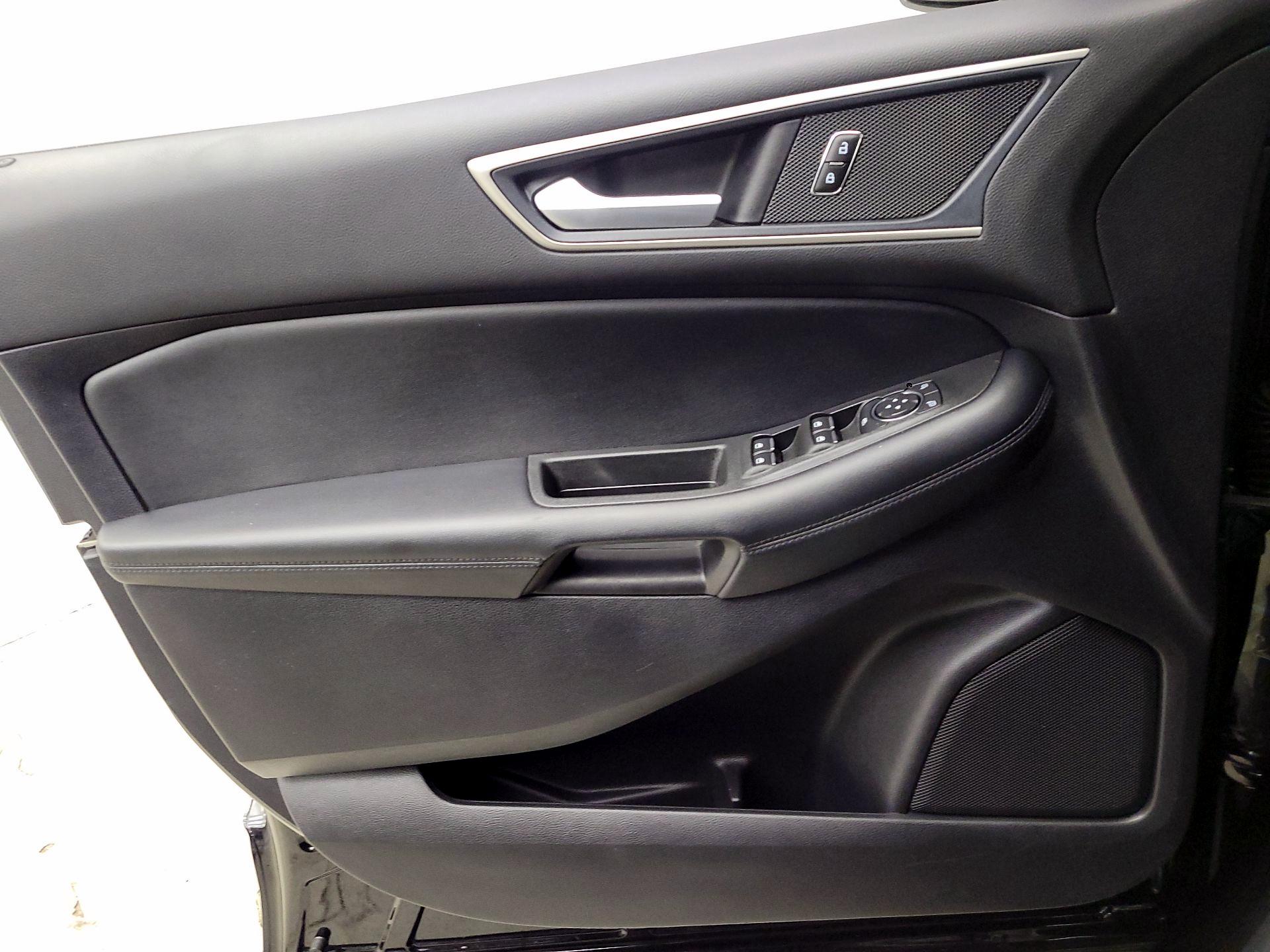 Thumbnail: 2021 Ford Edge - 12