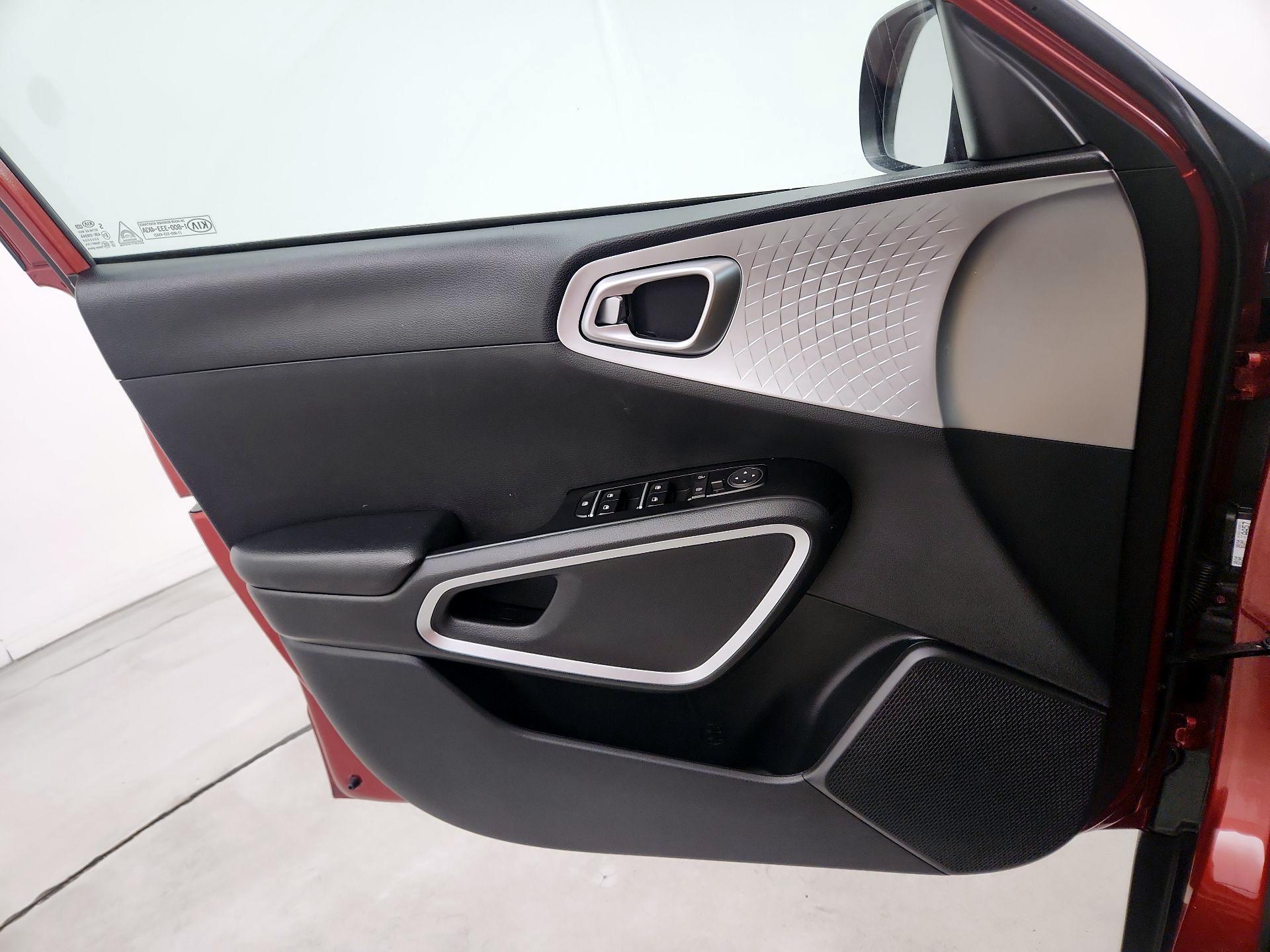 Thumbnail: 2020 Kia Soul - 10