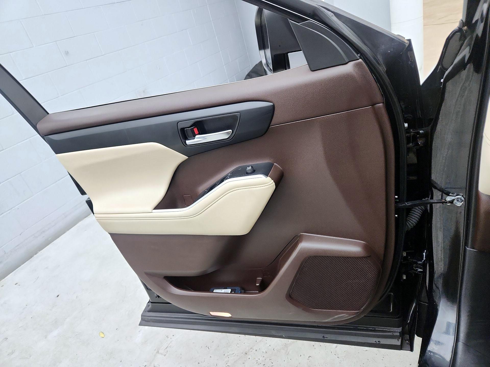 Thumbnail: 2021 Toyota Highlander - 12