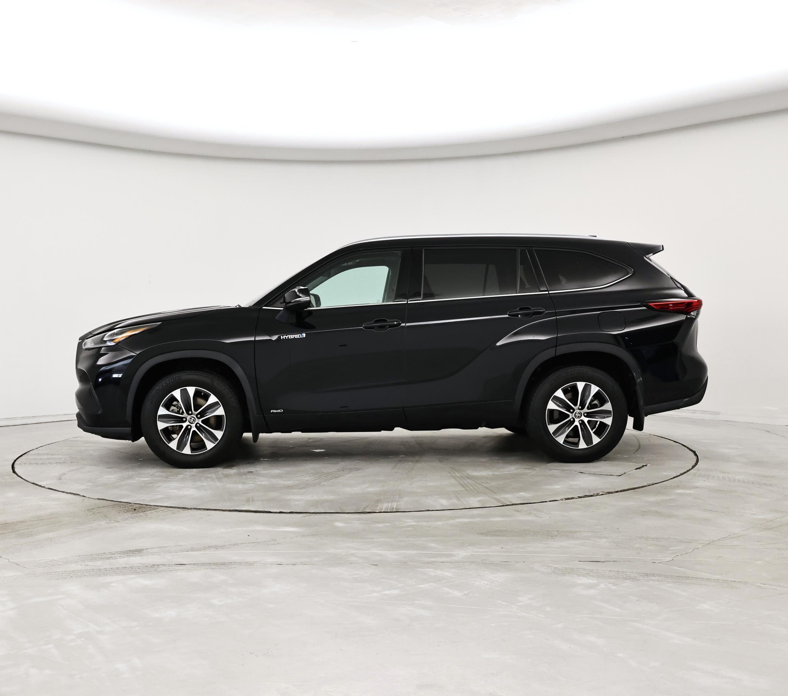 Thumbnail: 2021 Toyota Highlander - 3
