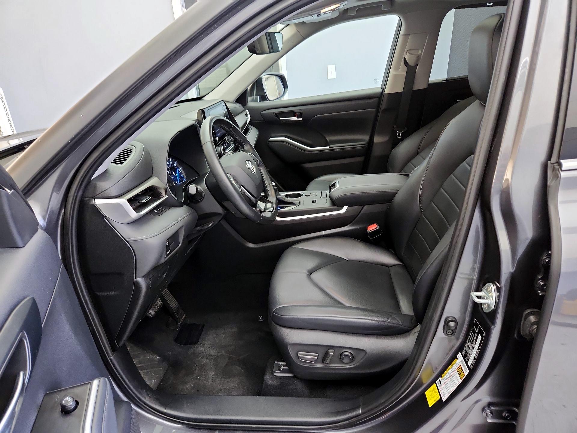 Thumbnail: 2021 Toyota Highlander - 11