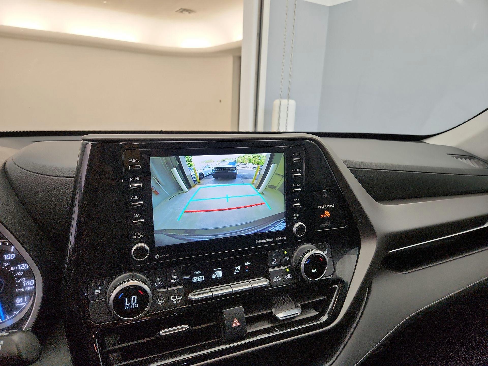 Thumbnail: 2021 Toyota Highlander - 14