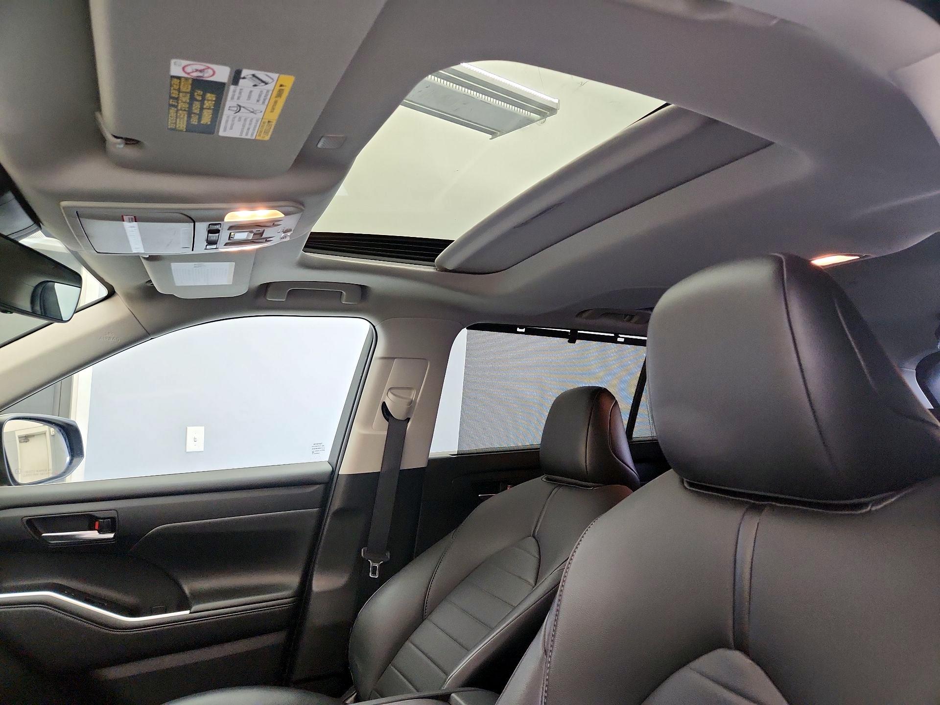 Thumbnail: 2021 Toyota Highlander - 19