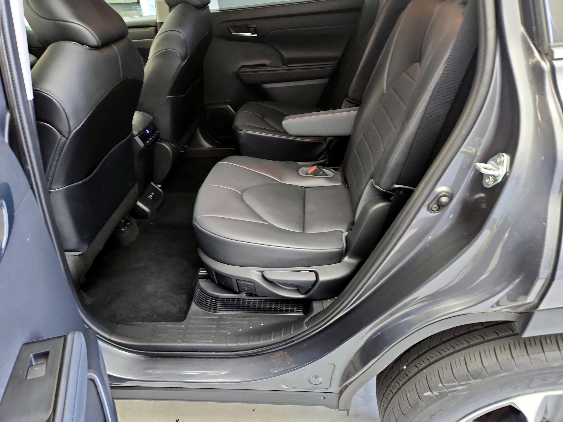 Thumbnail: 2021 Toyota Highlander - 20