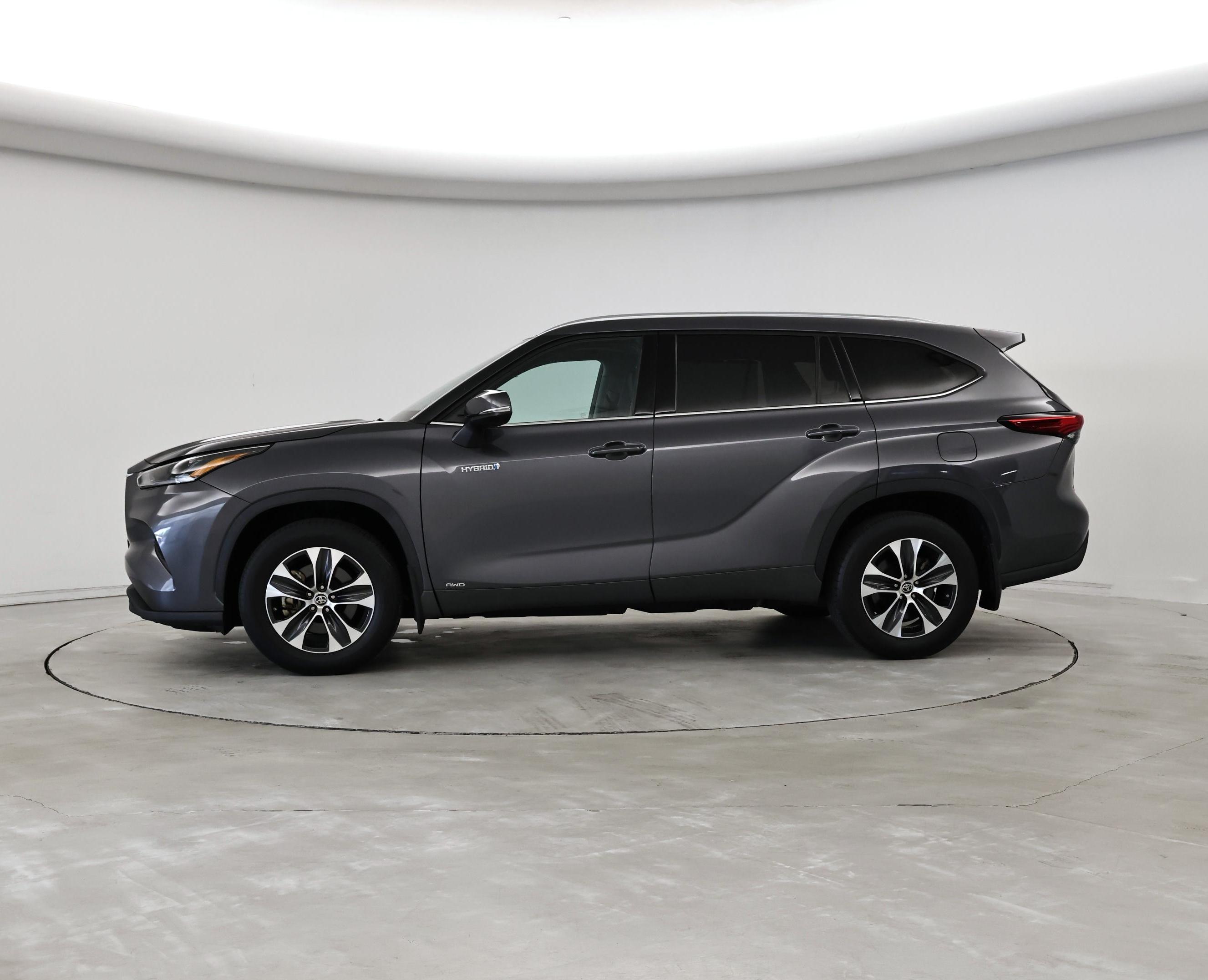 Thumbnail: 2021 Toyota Highlander - 3