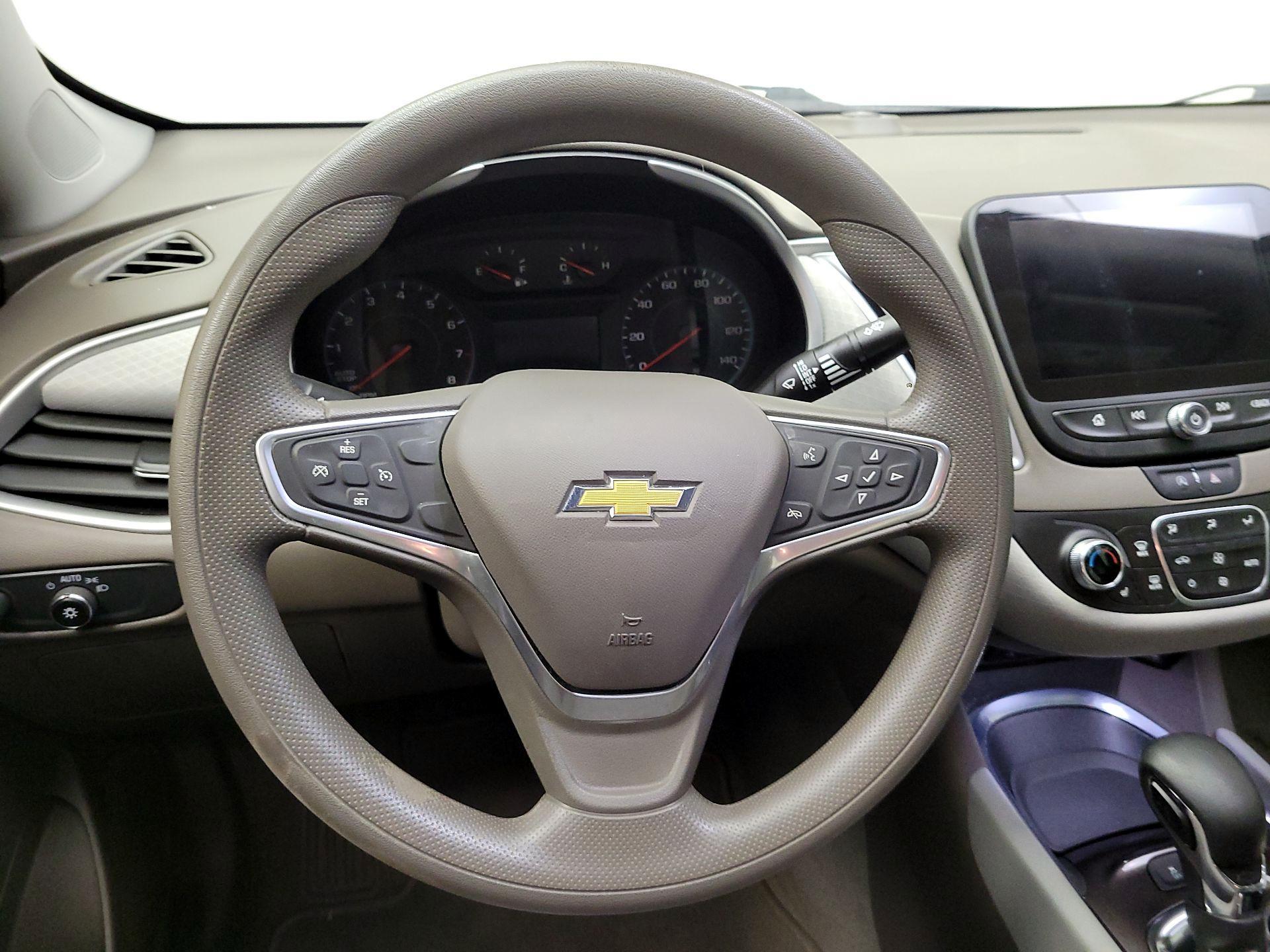 Thumbnail: 2022 Chevrolet Malibu - 10