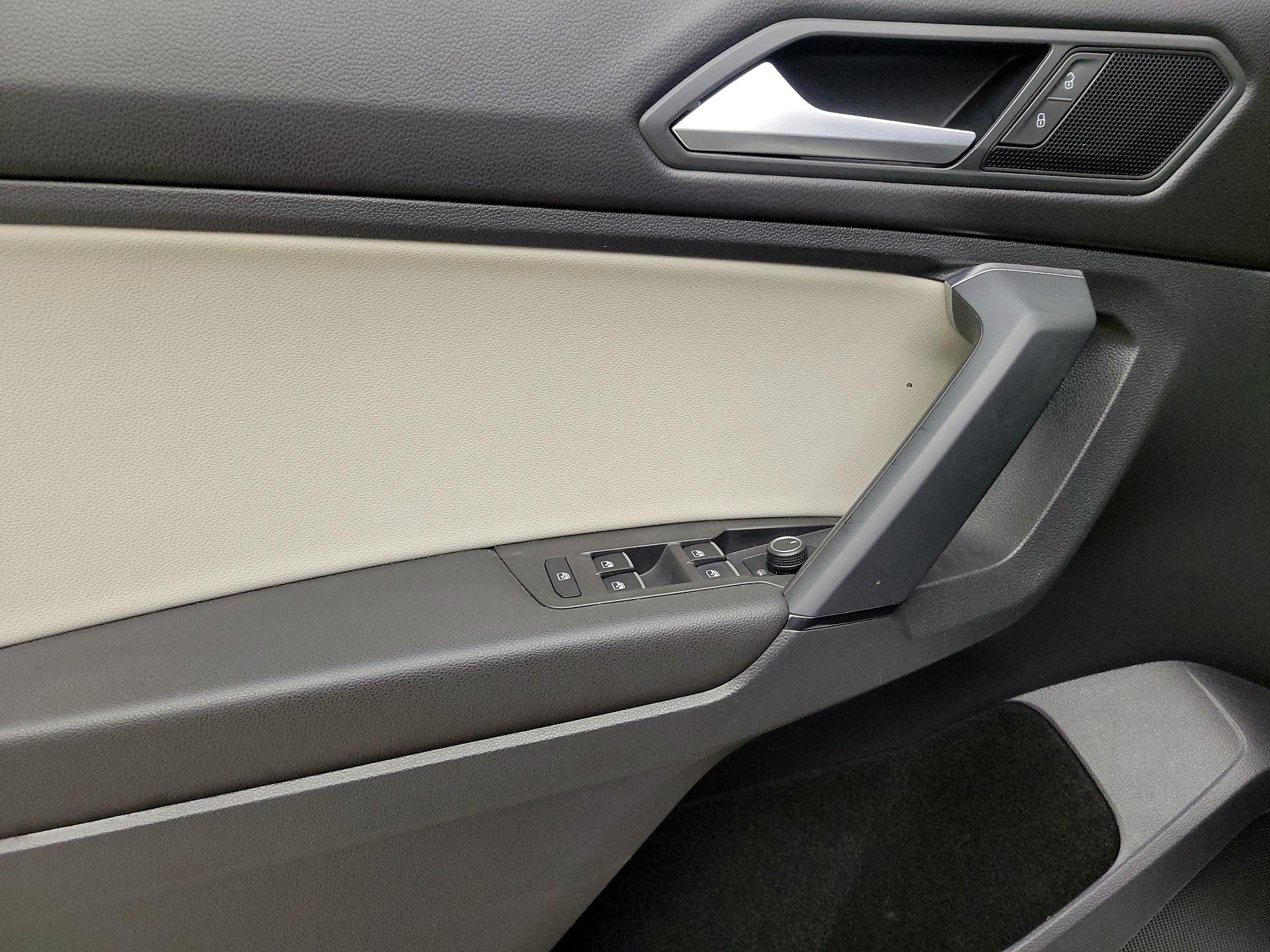 Thumbnail: 2019 Volkswagen Tiguan - 12