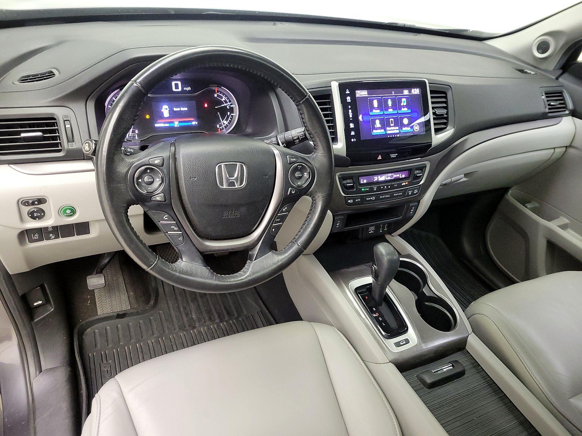 Thumbnail: 2017 Honda Pilot - 9