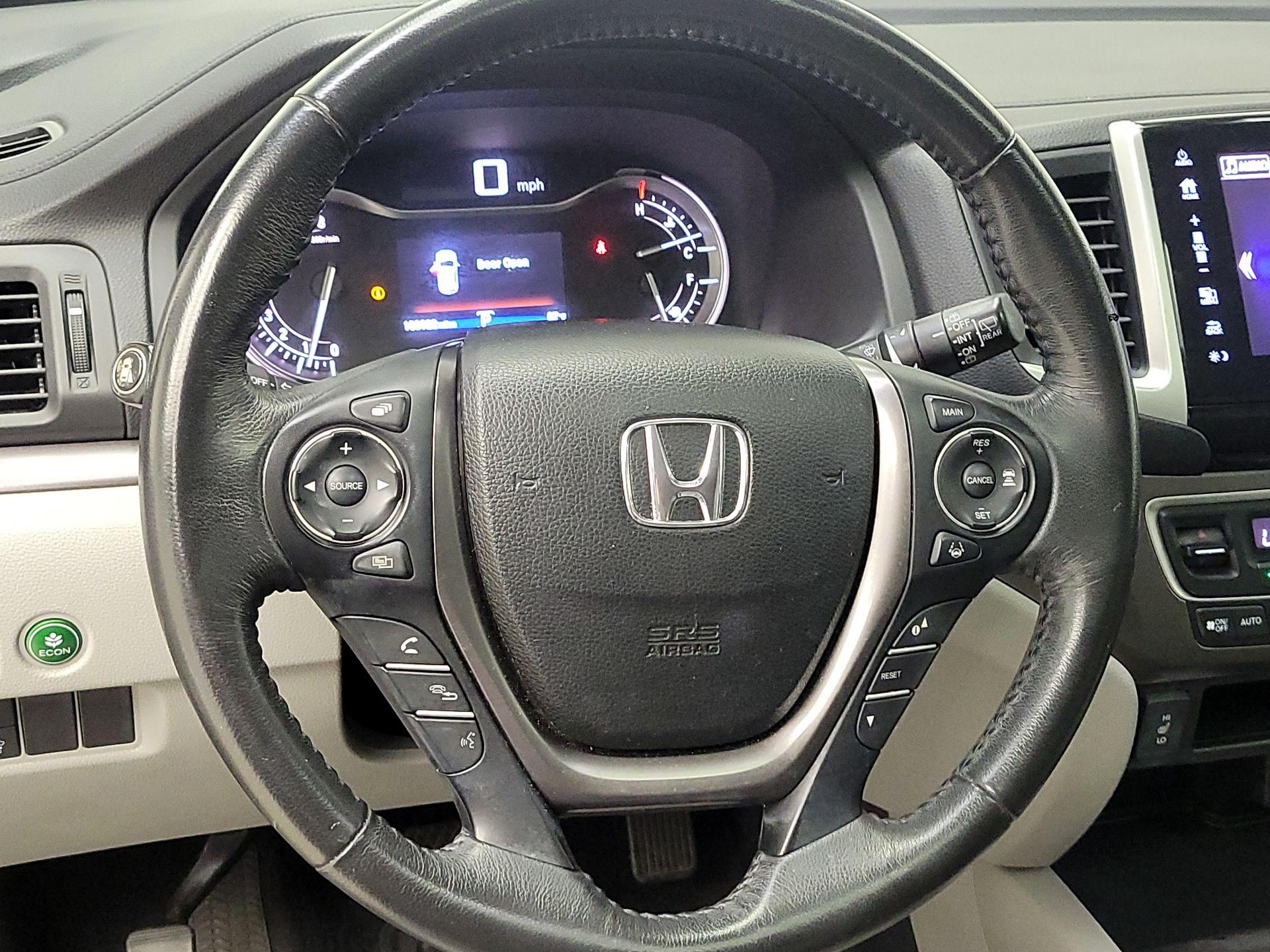 Thumbnail: 2017 Honda Pilot - 10