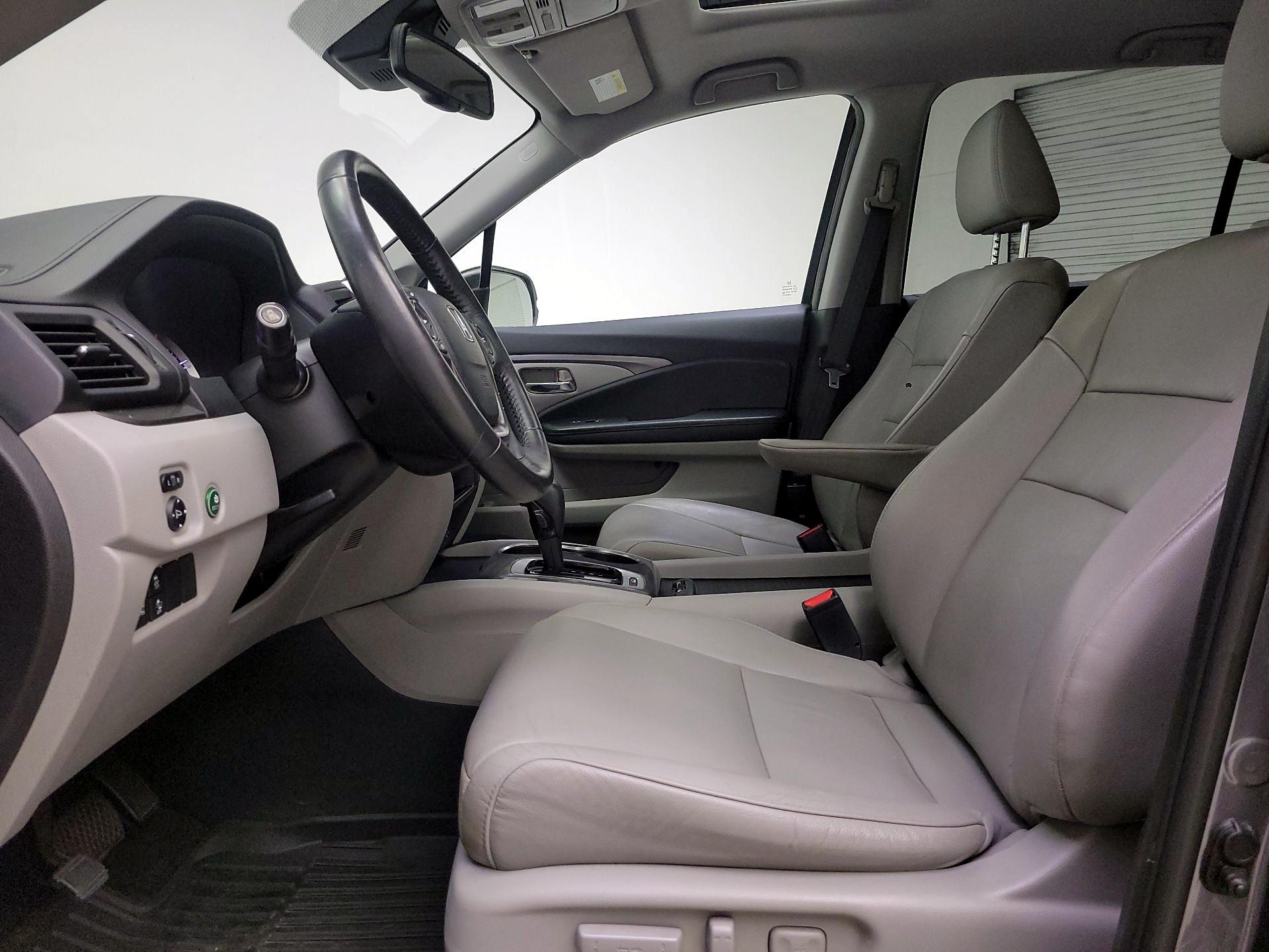 Thumbnail: 2017 Honda Pilot - 11