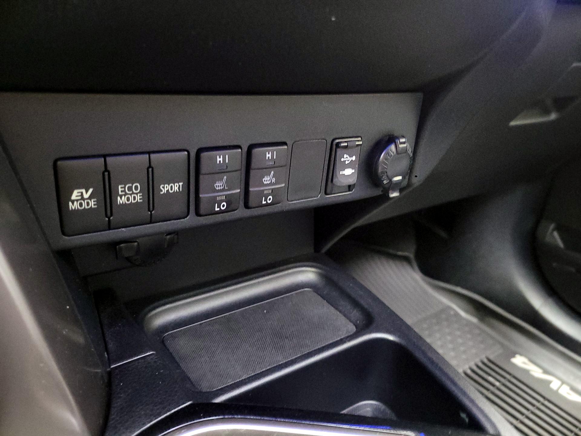 Thumbnail: 2016 Toyota RAV4 - 19