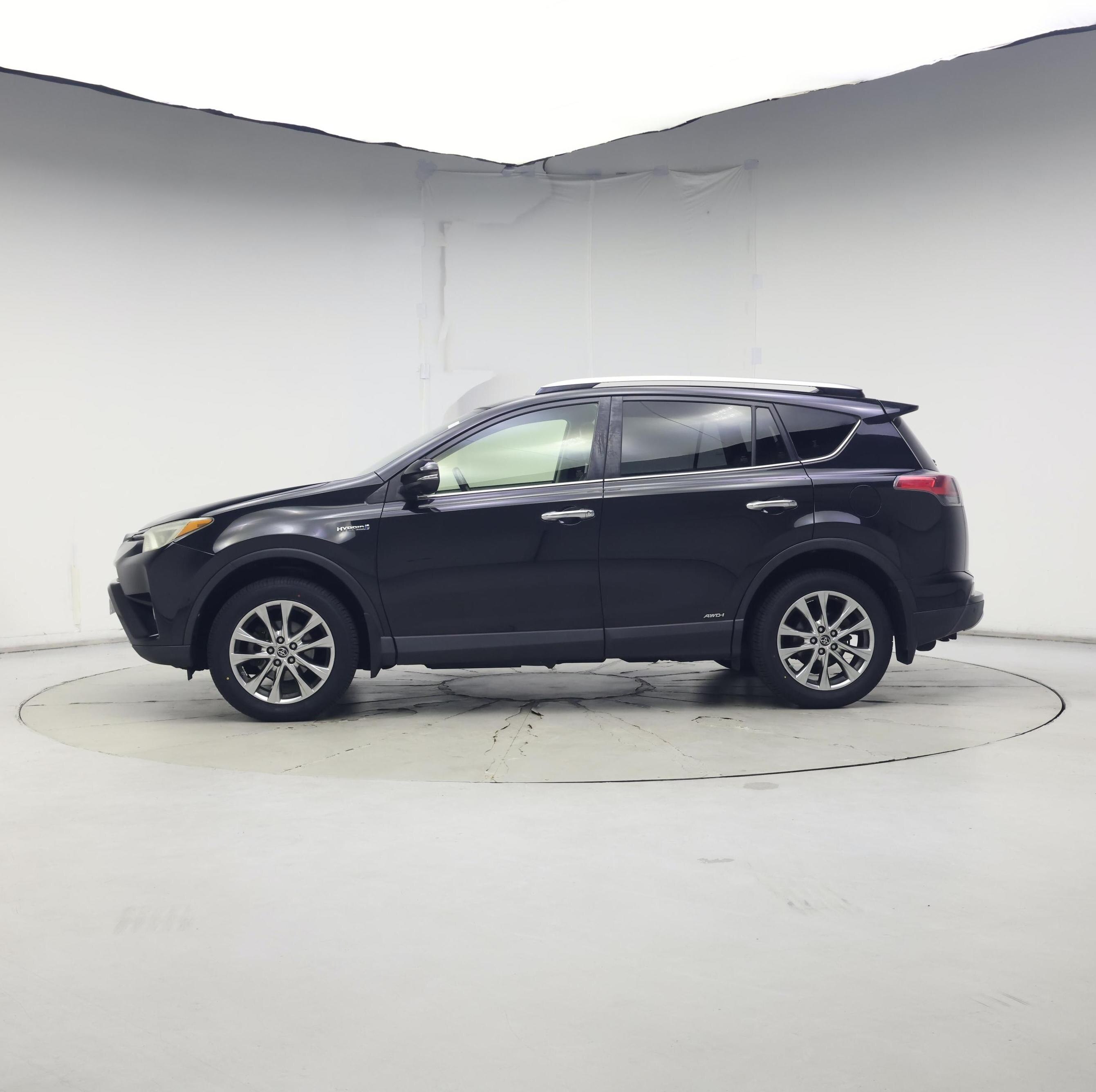 Thumbnail: 2016 Toyota RAV4 - 3