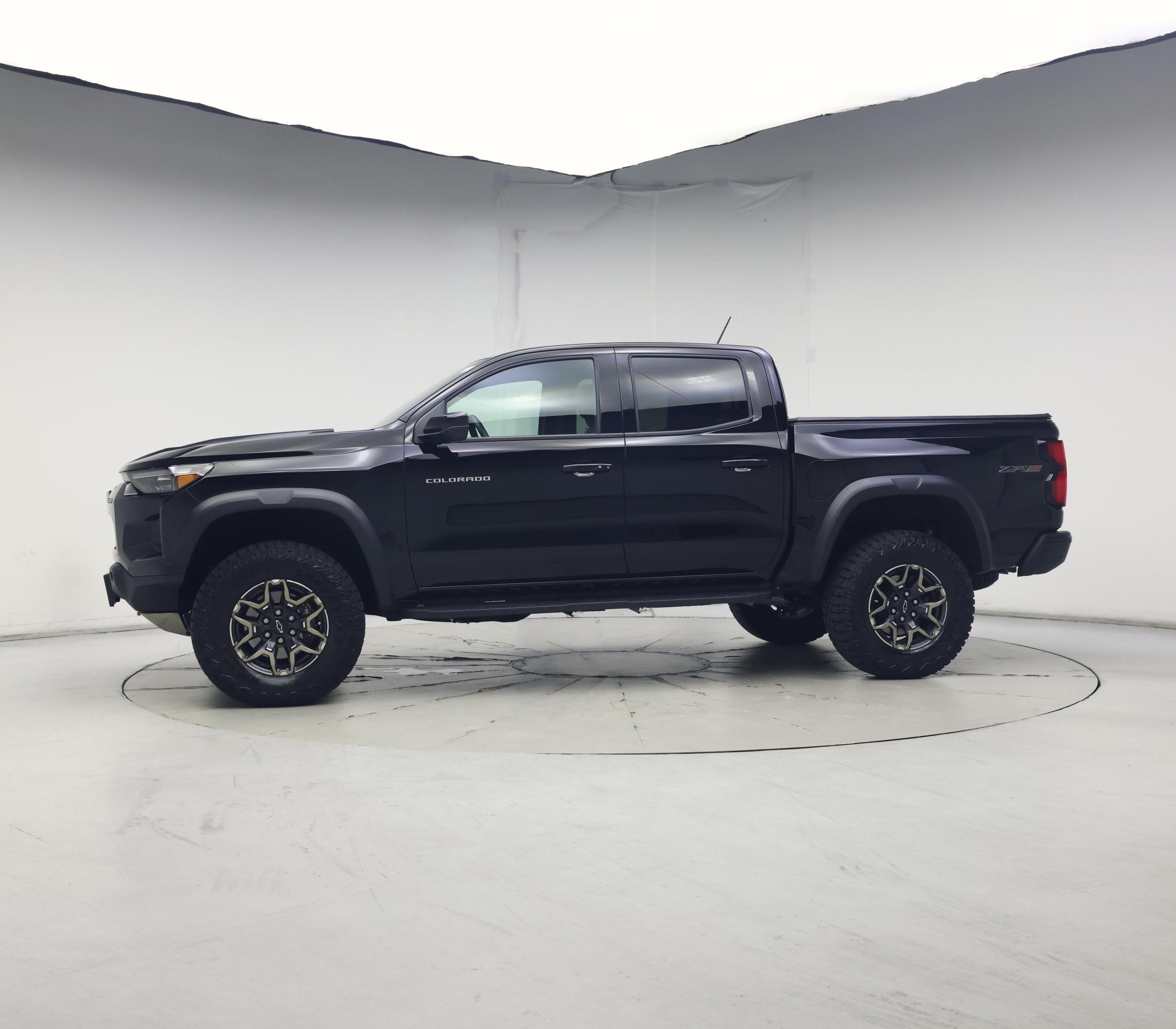Thumbnail: 2024 Chevrolet Colorado - 3