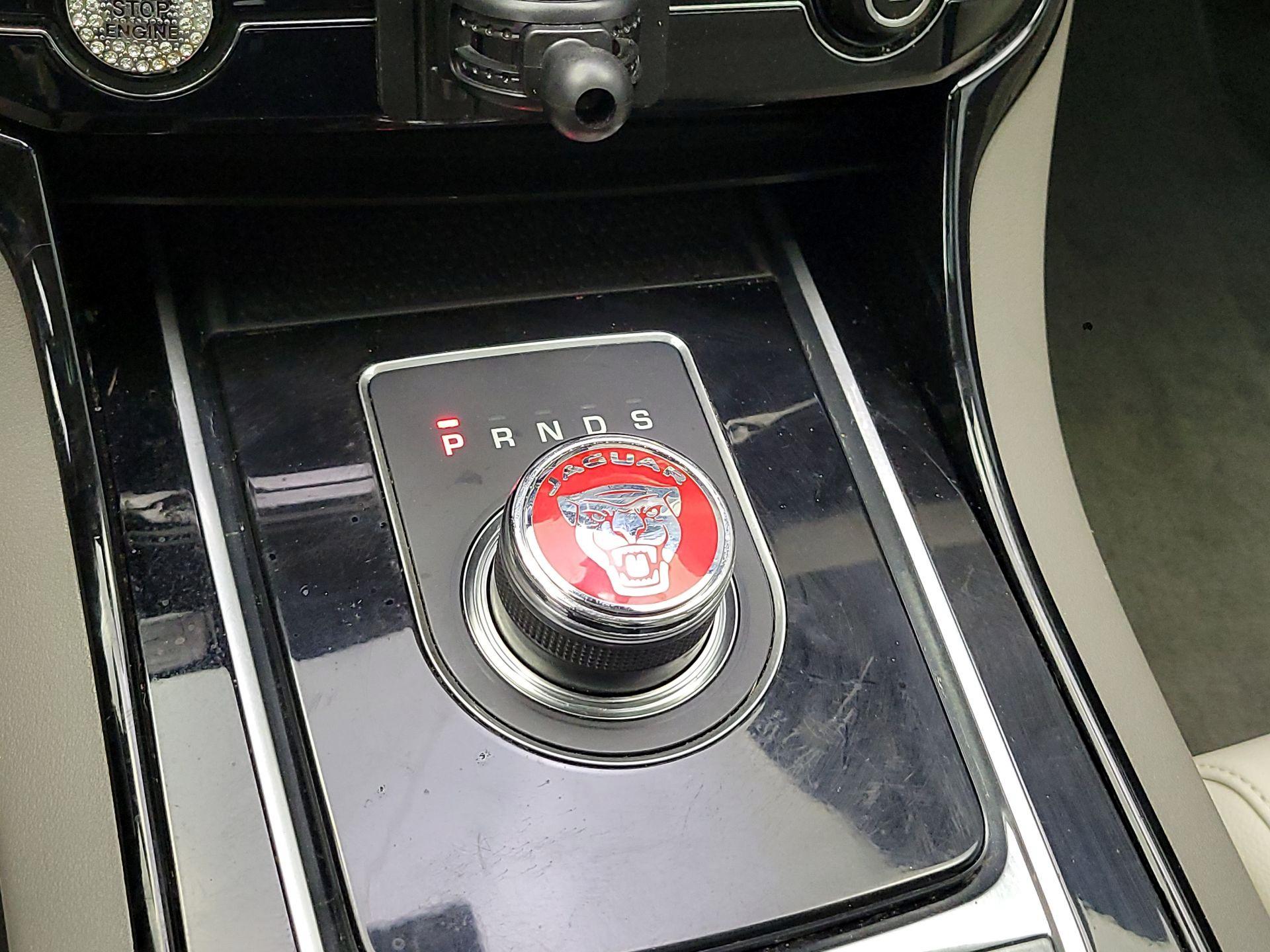 Thumbnail: 2018 Jaguar XE - 18