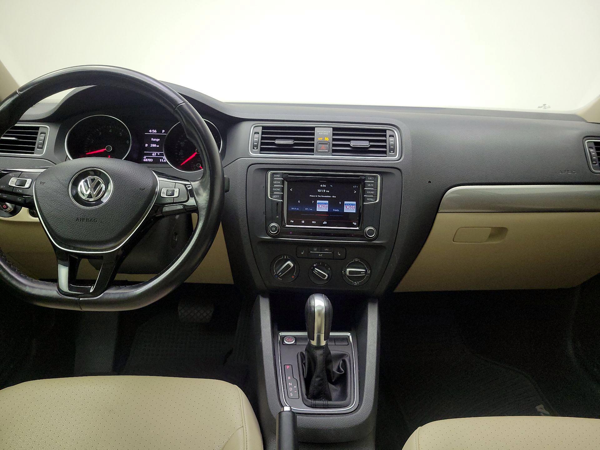 Thumbnail: 2017 Volkswagen Jetta - 9