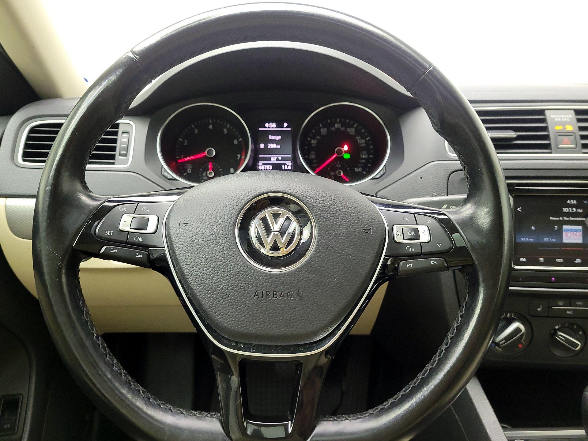 Thumbnail: 2017 Volkswagen Jetta - 10