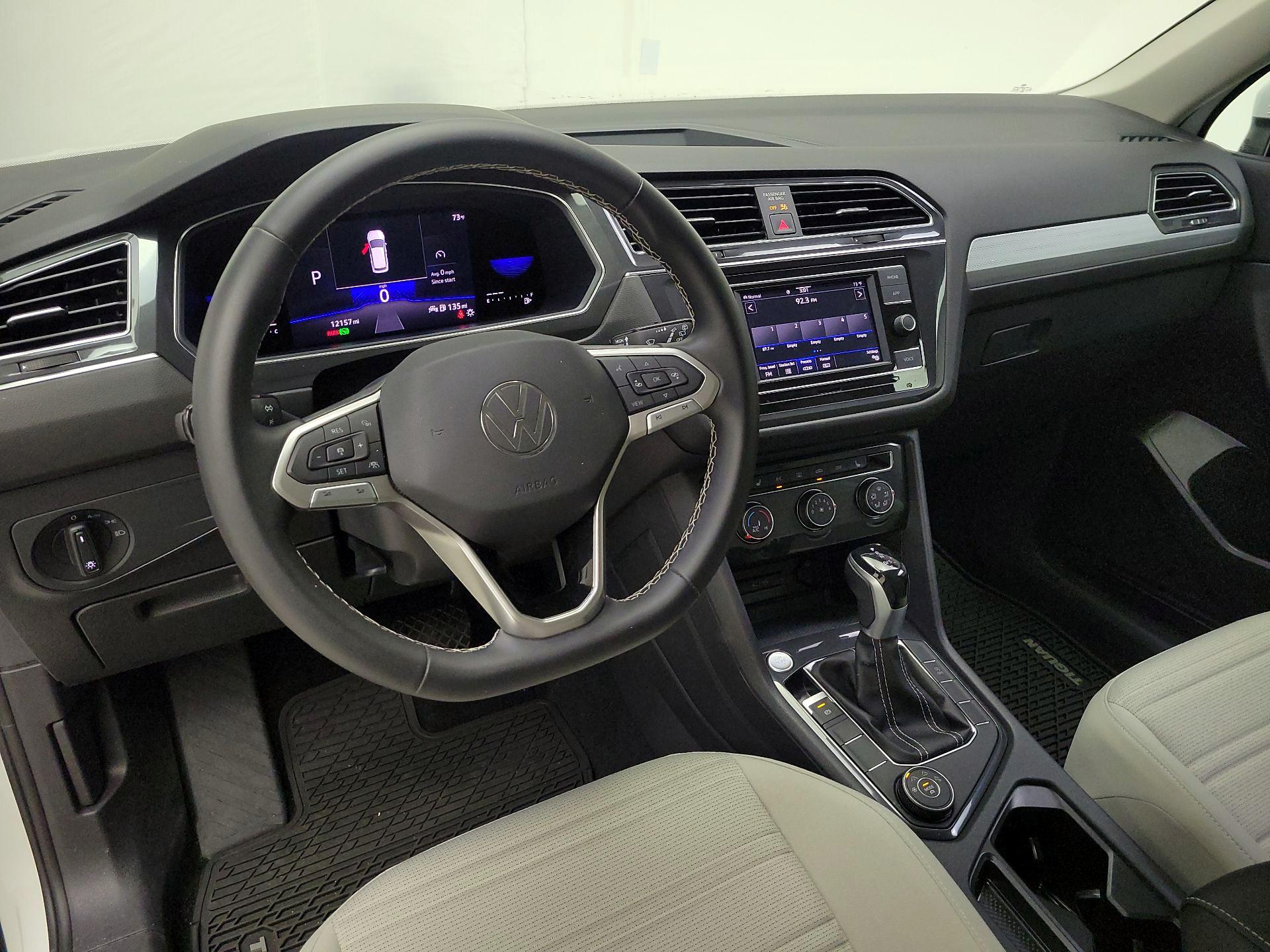 Thumbnail: 2022 Volkswagen Tiguan - 9